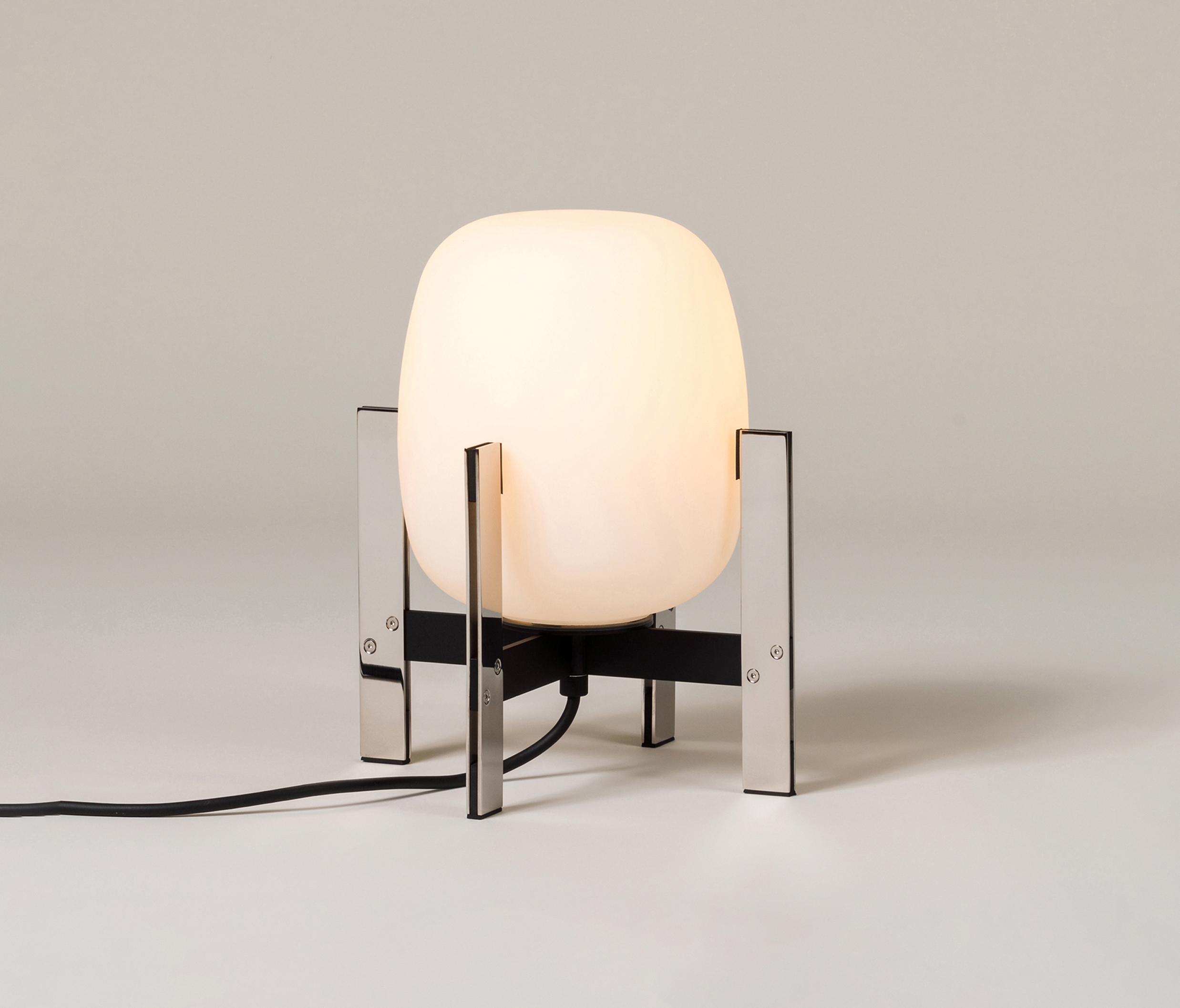 Mostra il prodotto Cestita Metálica | Table Lamp del produttore Santa & Cole