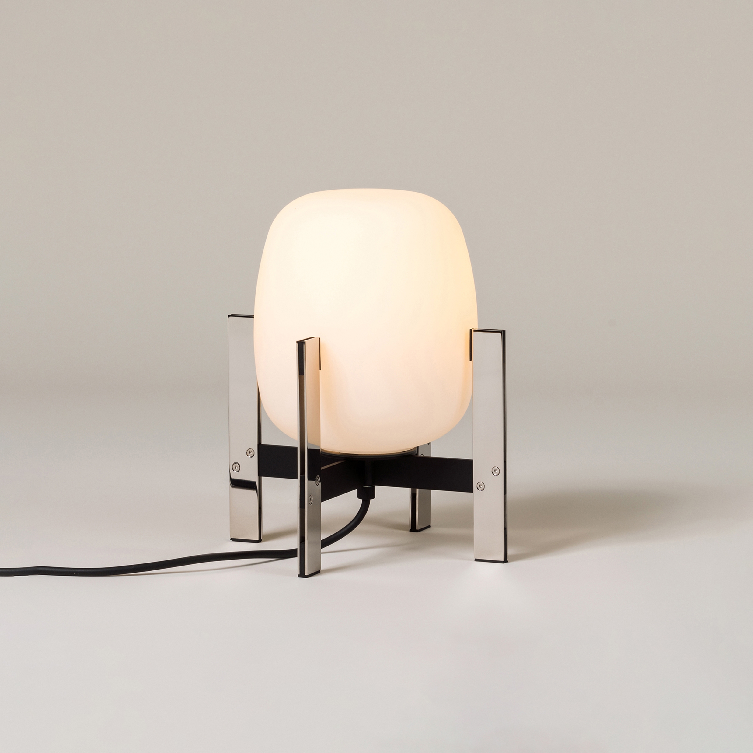 Display product Cestita Metálica | Table Lamp from manufacturer Santa & Cole