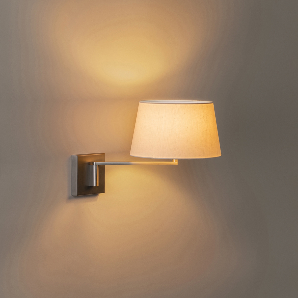 Display product Americana | Wall Lamp from manufacturer Santa & Cole