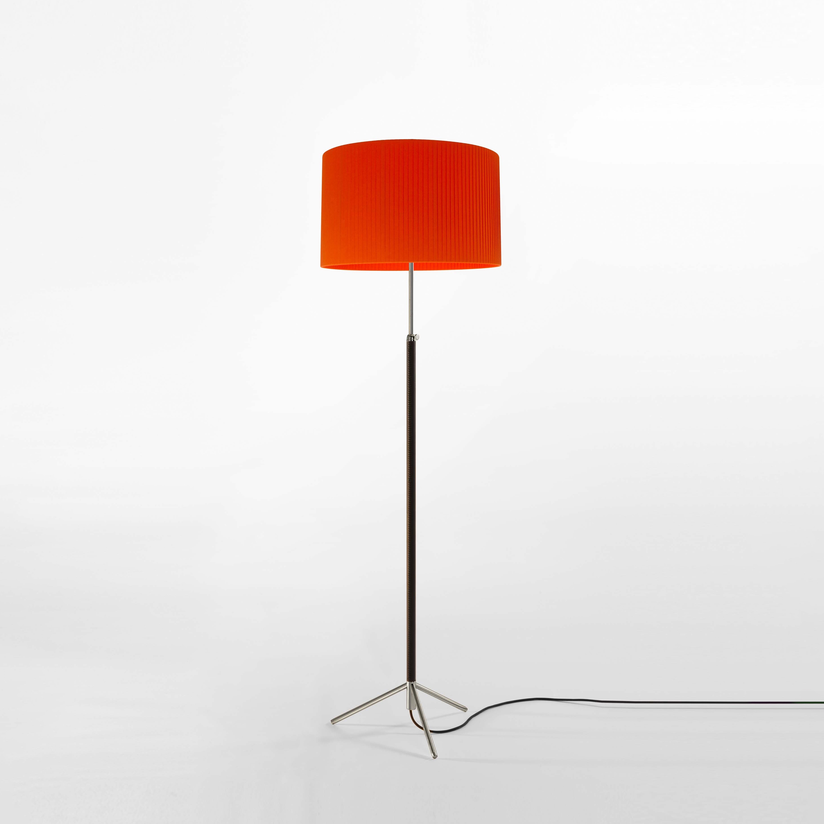 Display product Pie de Salón G2 | Floor Lamp from manufacturer Santa & Cole