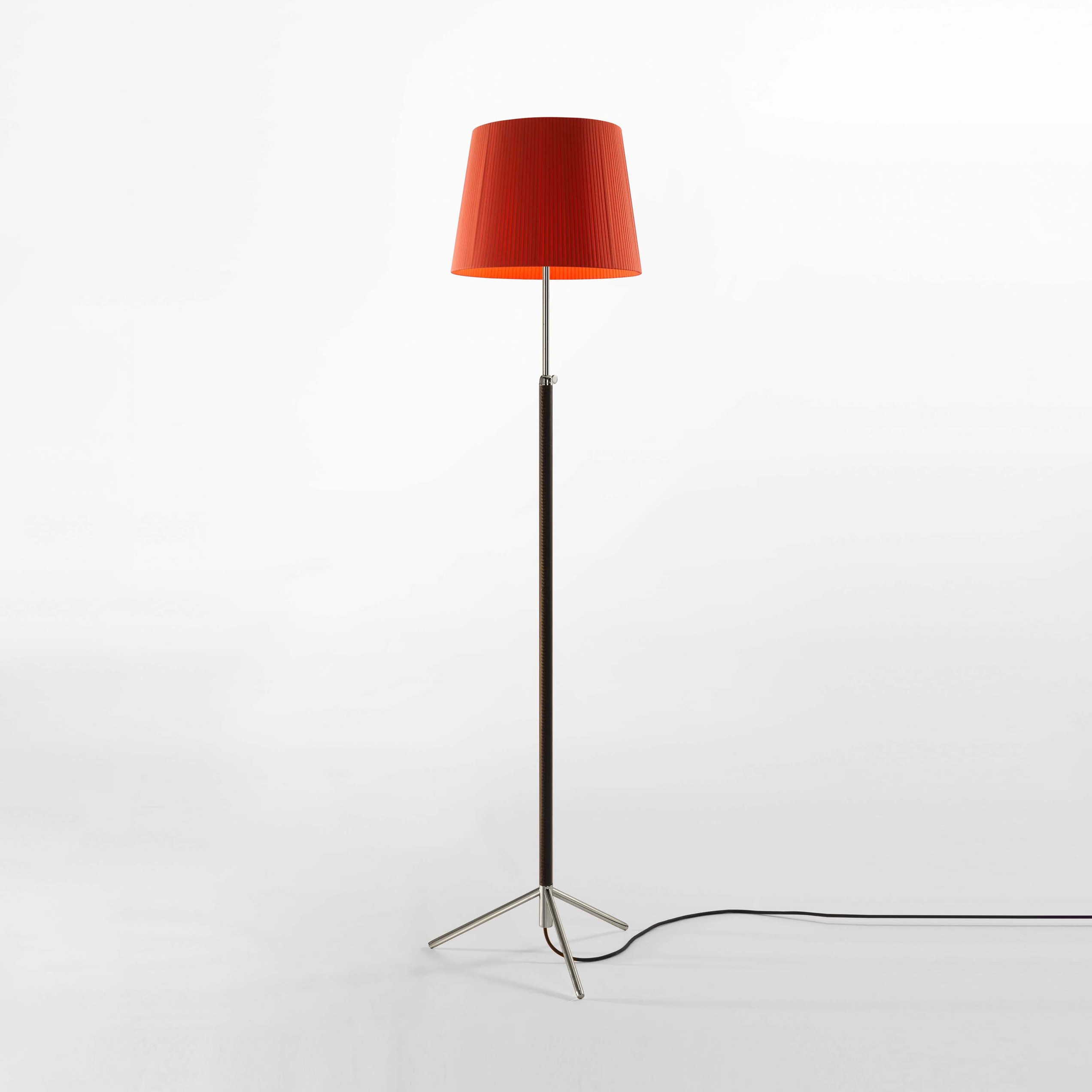 Display product Pie de Salón G3 | Floor Lamp from manufacturer Santa & Cole