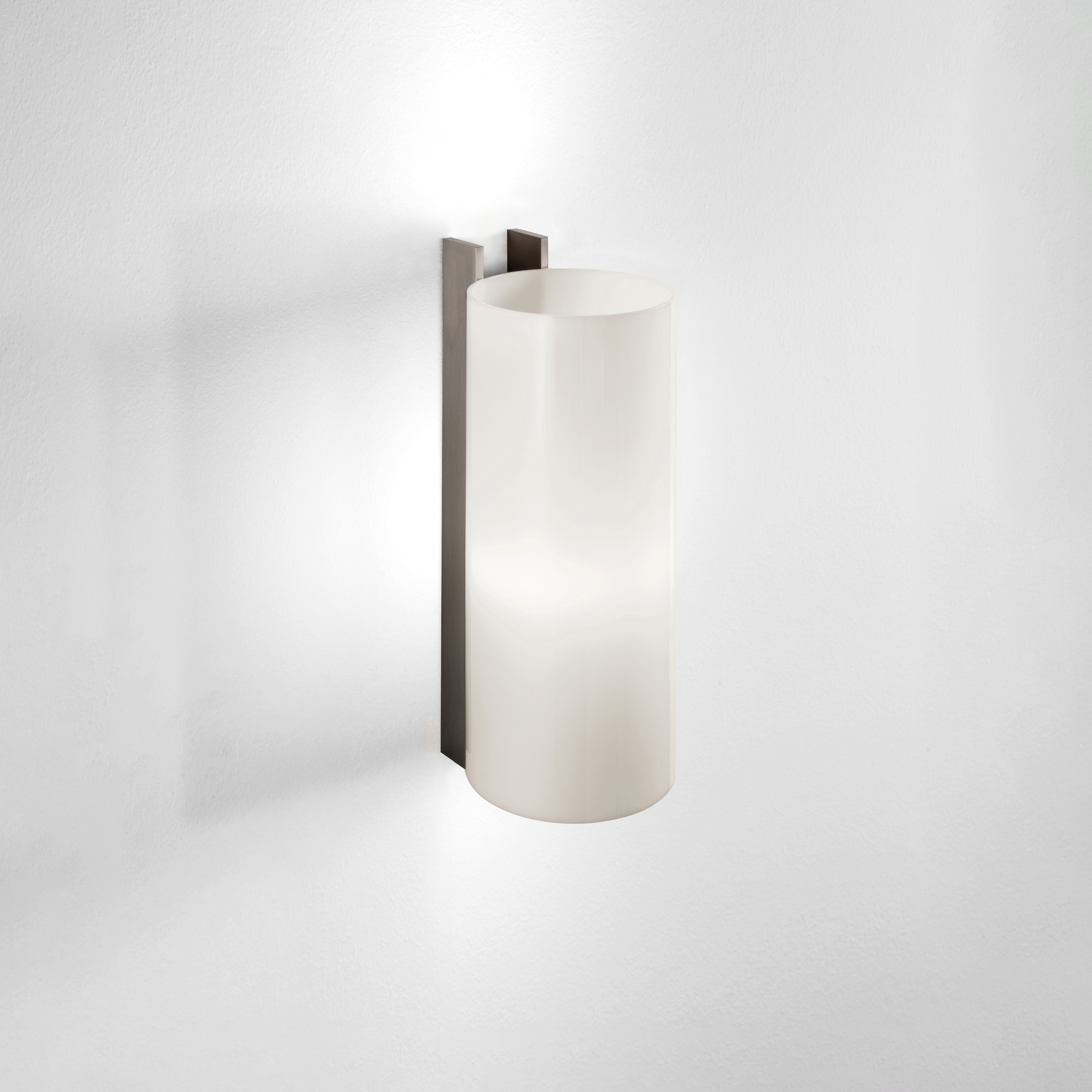 Display product TMM Metálico | Wall Lamp from manufacturer Santa & Cole