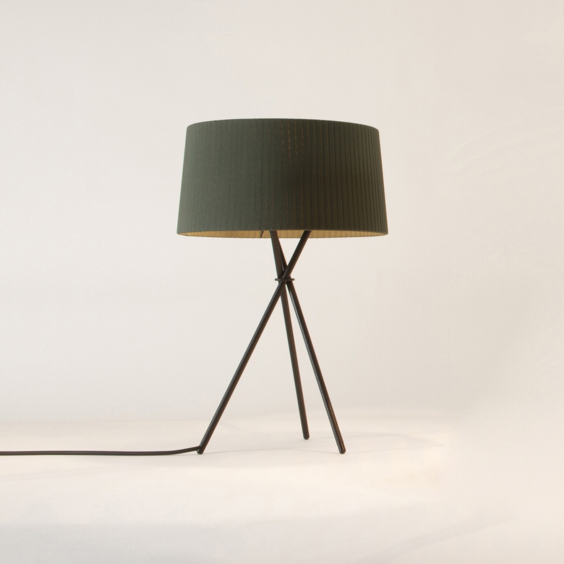 Display product Trípode M3 | Table Lamp from manufacturer Santa & Cole