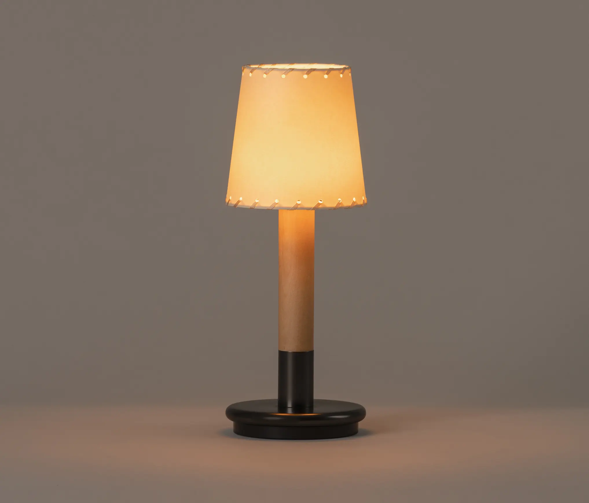 Santa & Cole - Básica Mínima Batería | Table Lamp