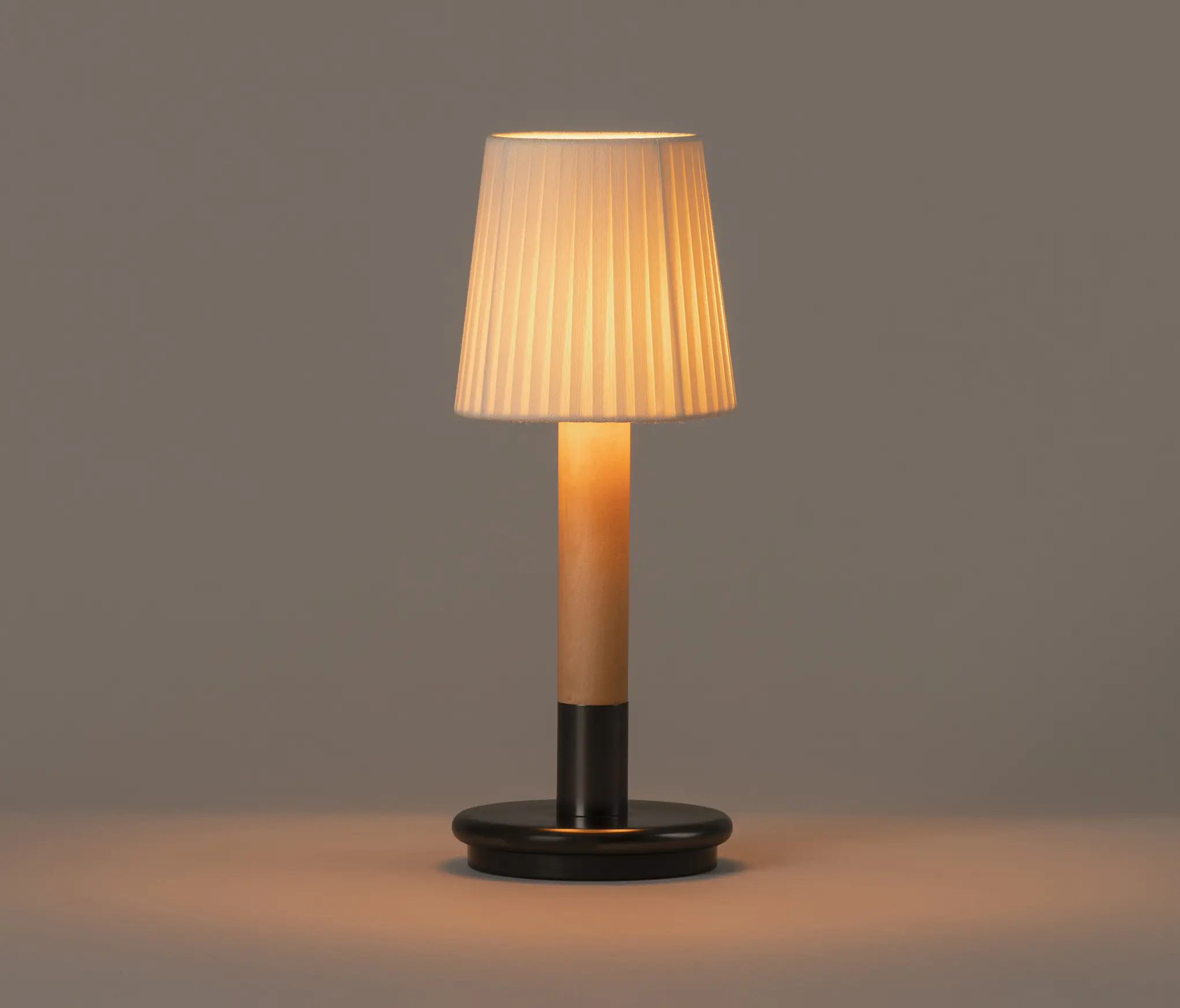 Santa & Cole - Básica Mínima Batería | Table Lamp