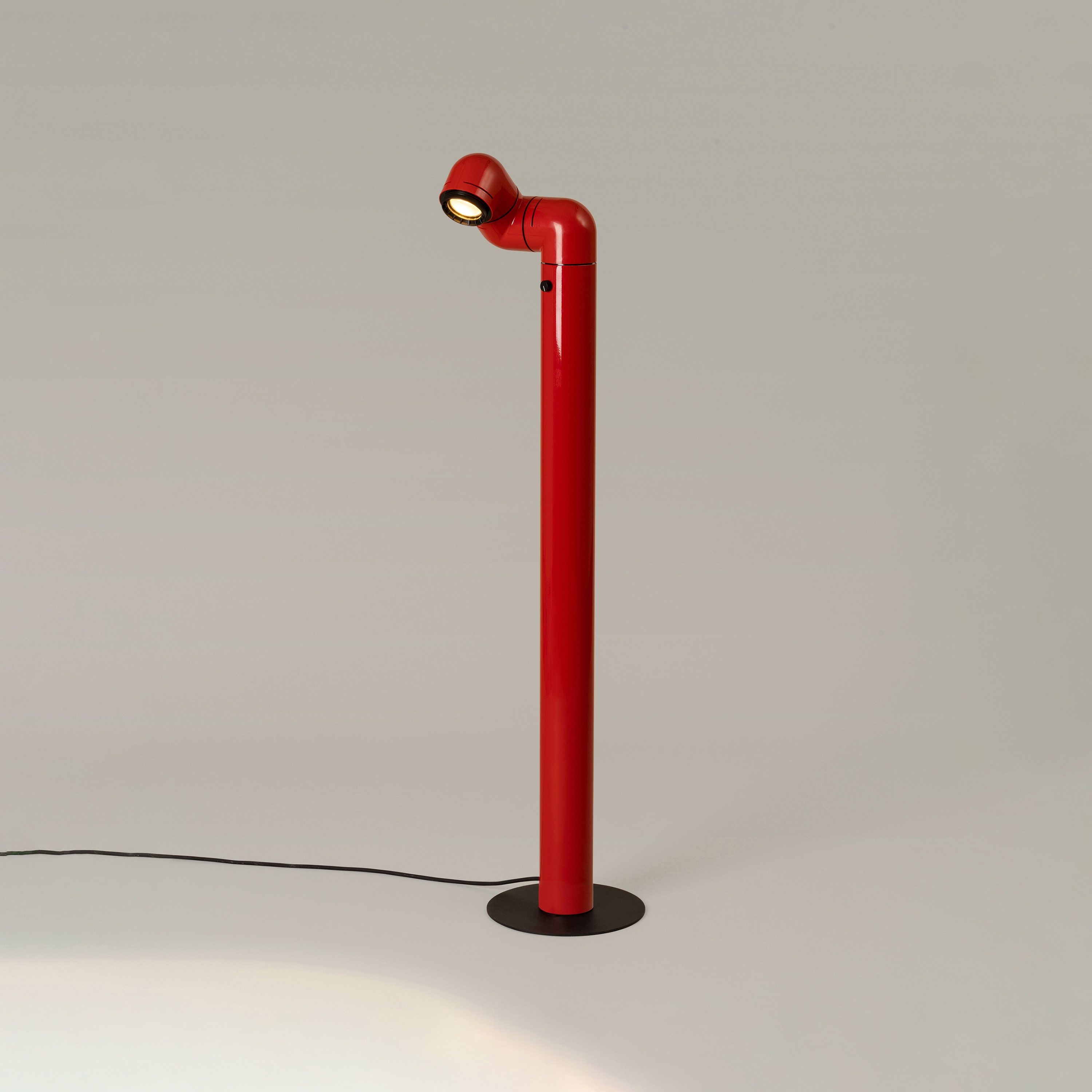 Display product Tatu Alta | Floor Lamp from manufacturer Santa & Cole