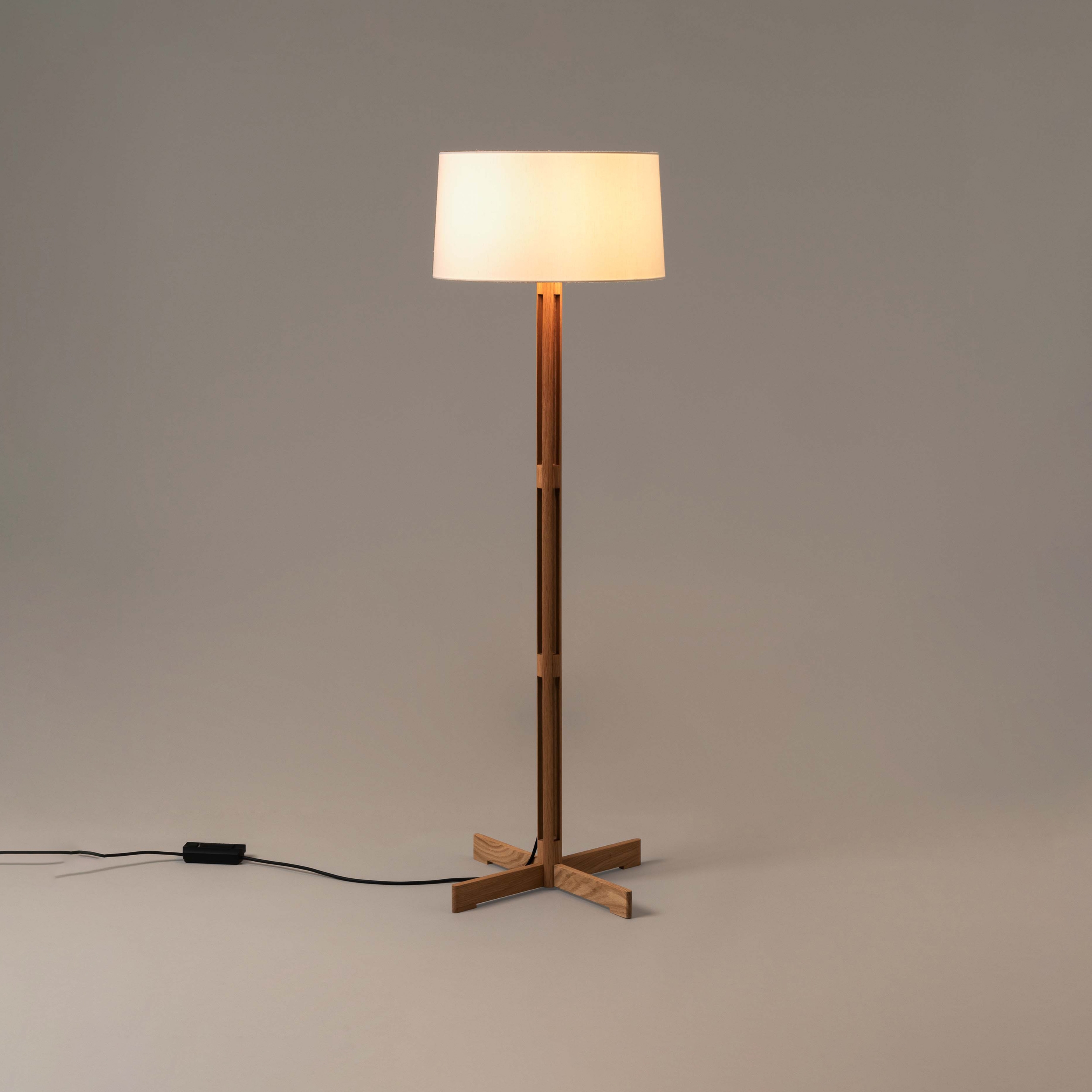Display product FAD Fija | Floor Lamp from manufacturer Santa & Cole