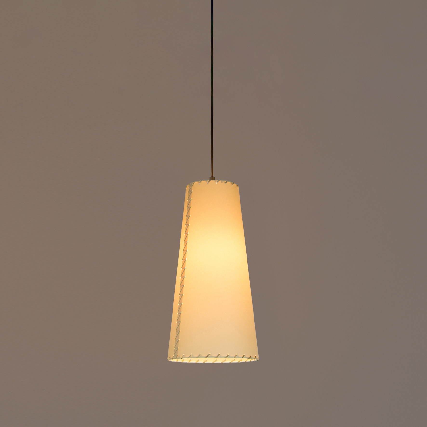 Mostra il prodotto Sísísí Cónicas largas MT2 | Pendant Lamp del produttore Santa & Cole
