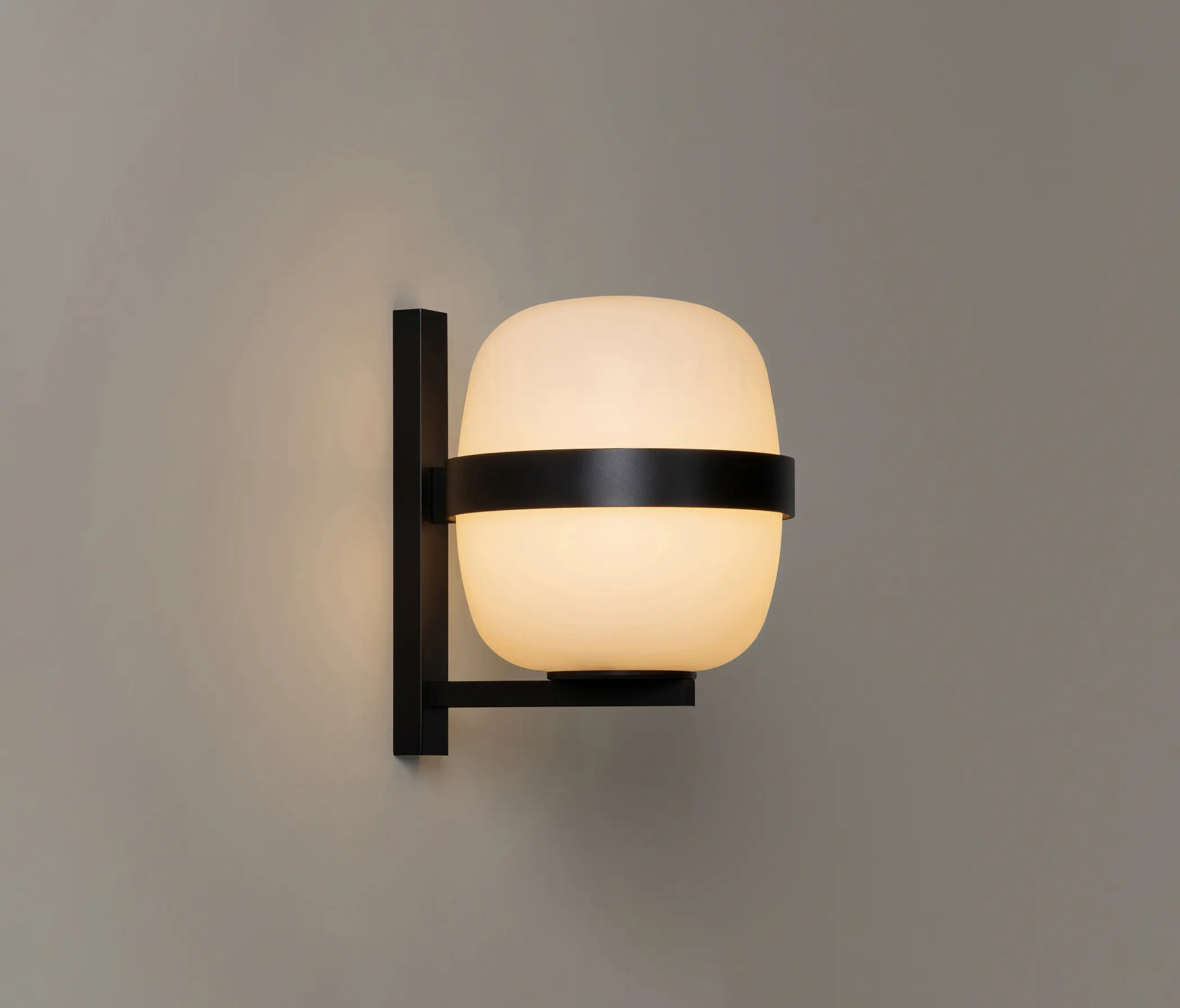 Santa & Cole - Wally Cestita | Apliques