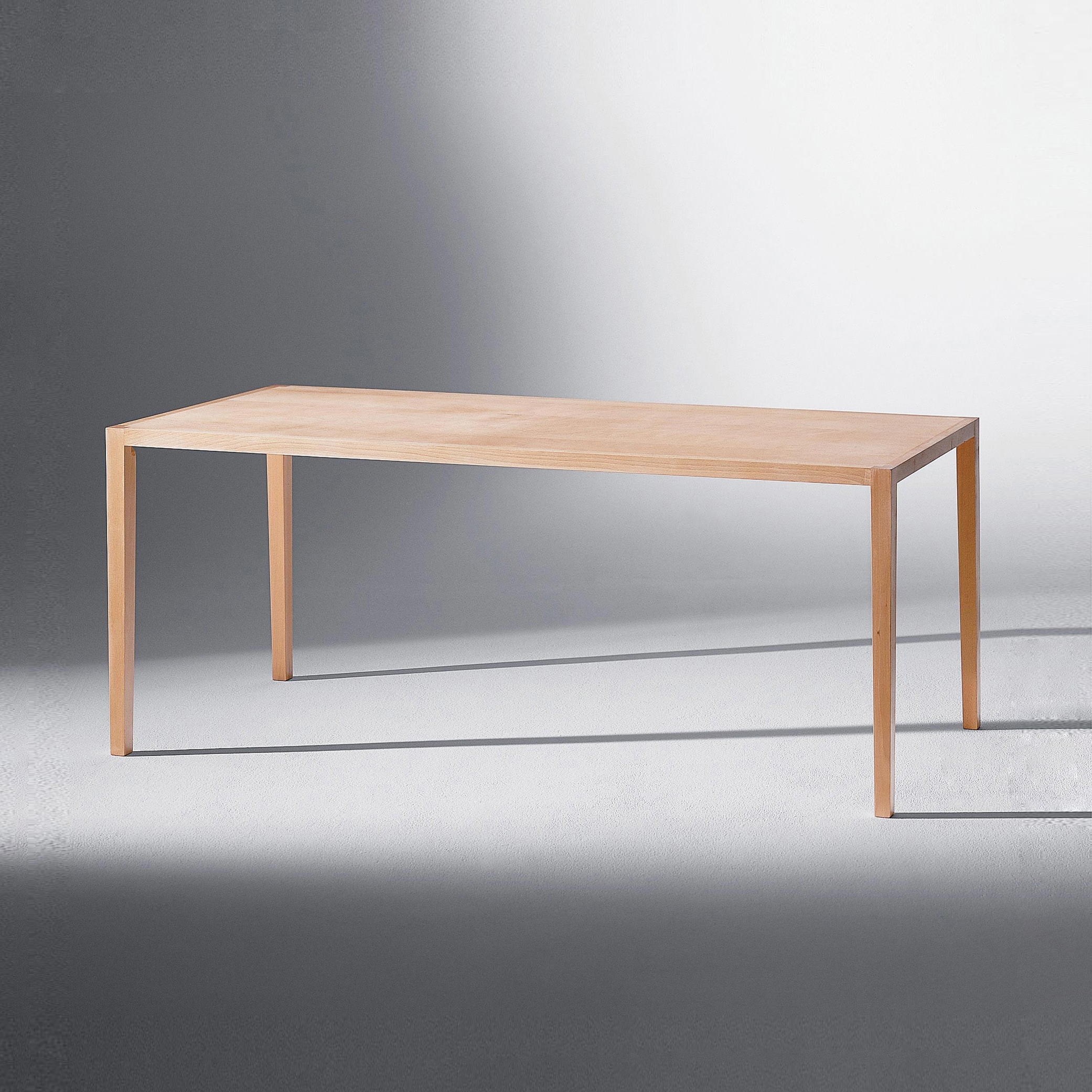 Mostrar el producto Bitzer | Table Mitte der fünften Stunde del fabricante Schmidinger Möbelbau