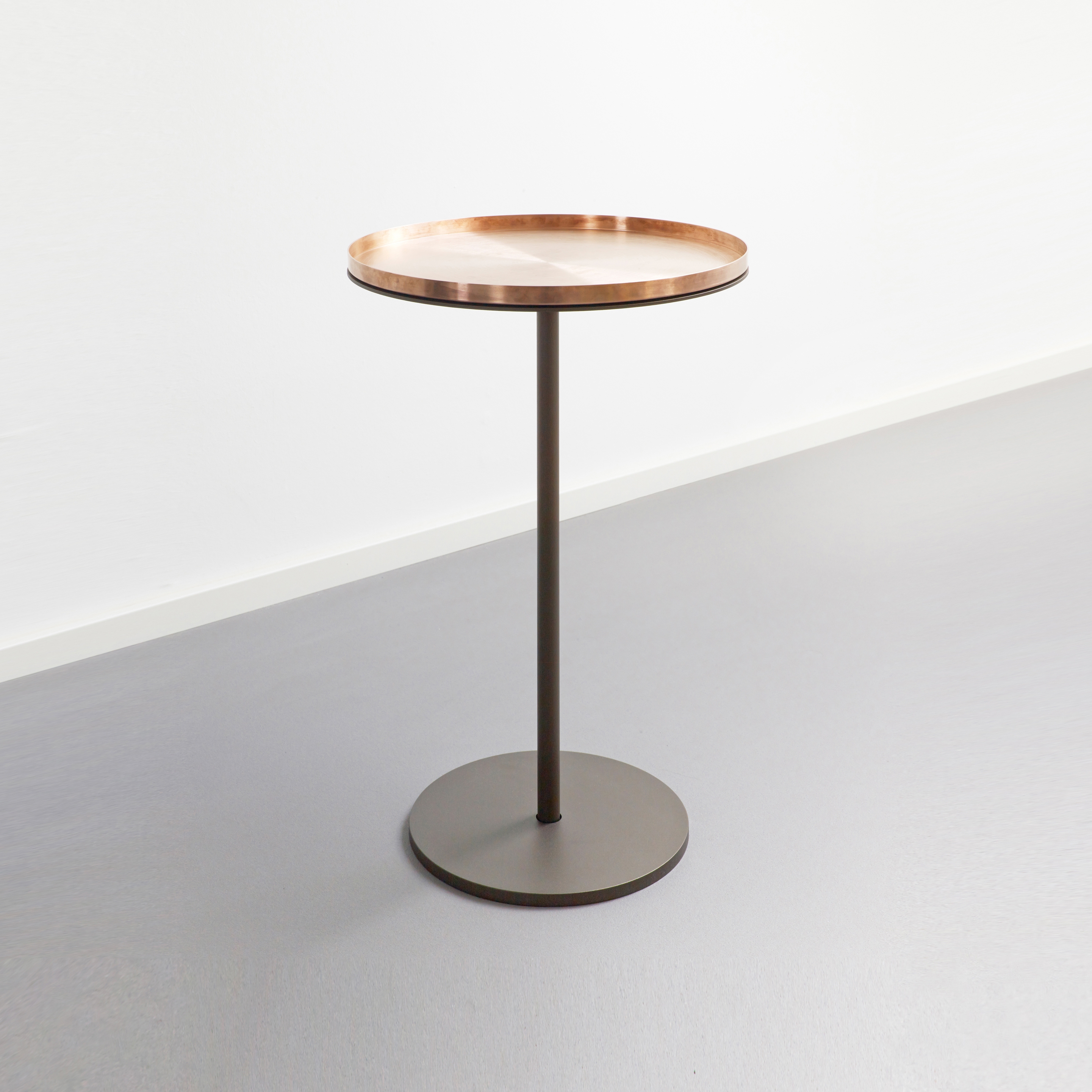 Display product M05 Side Table Program from manufacturer S+ Systemmöbel