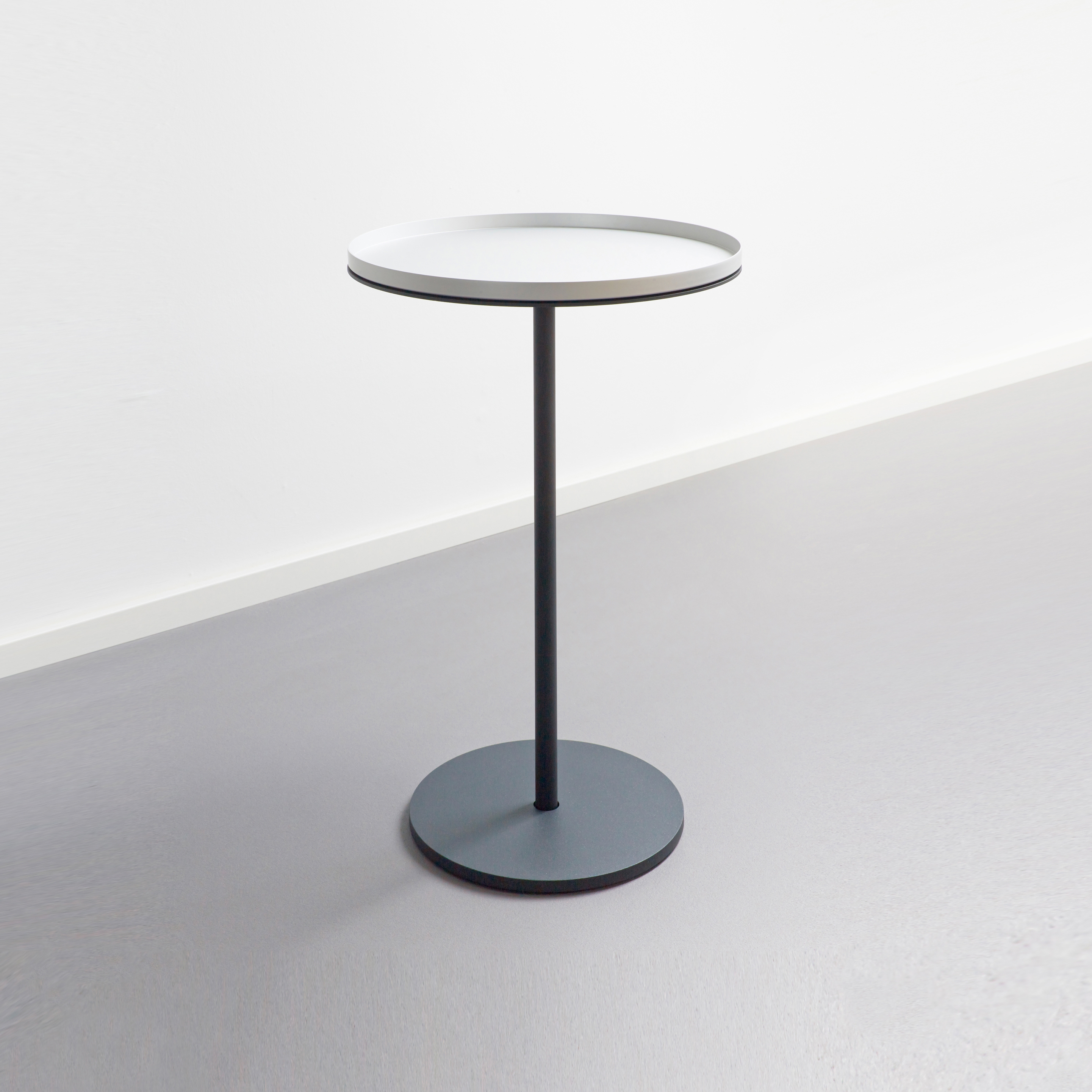 Display product M05 Side Table Program from manufacturer S+ Systemmöbel