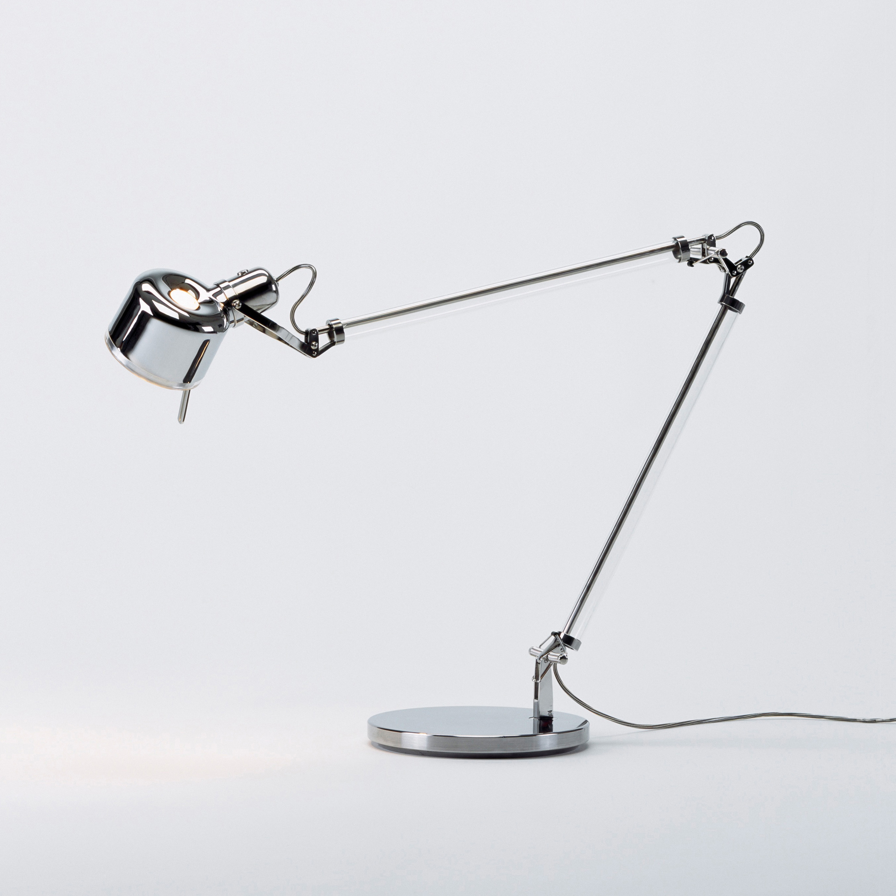 Mostra il prodotto JOB Table del produttore serien.lighting