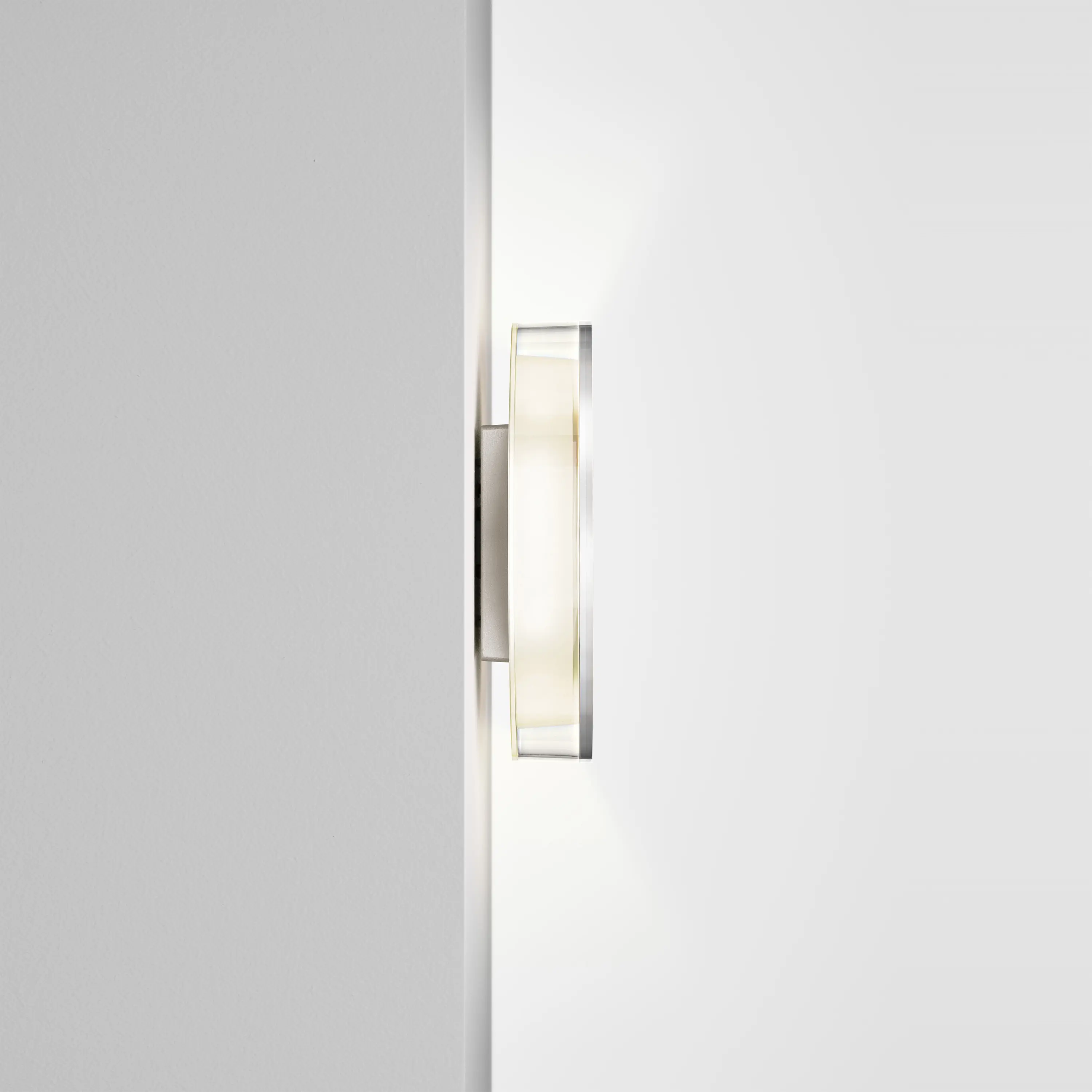 serien.lighting - LYD Wall | front genuine glass mirror
