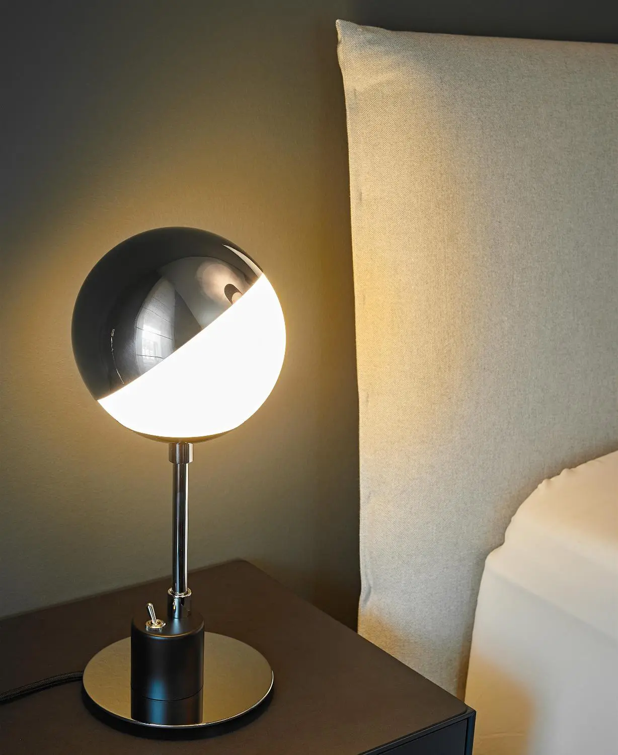 Tecnolumen - Bauhaus Table Lamp | WA 23 SW