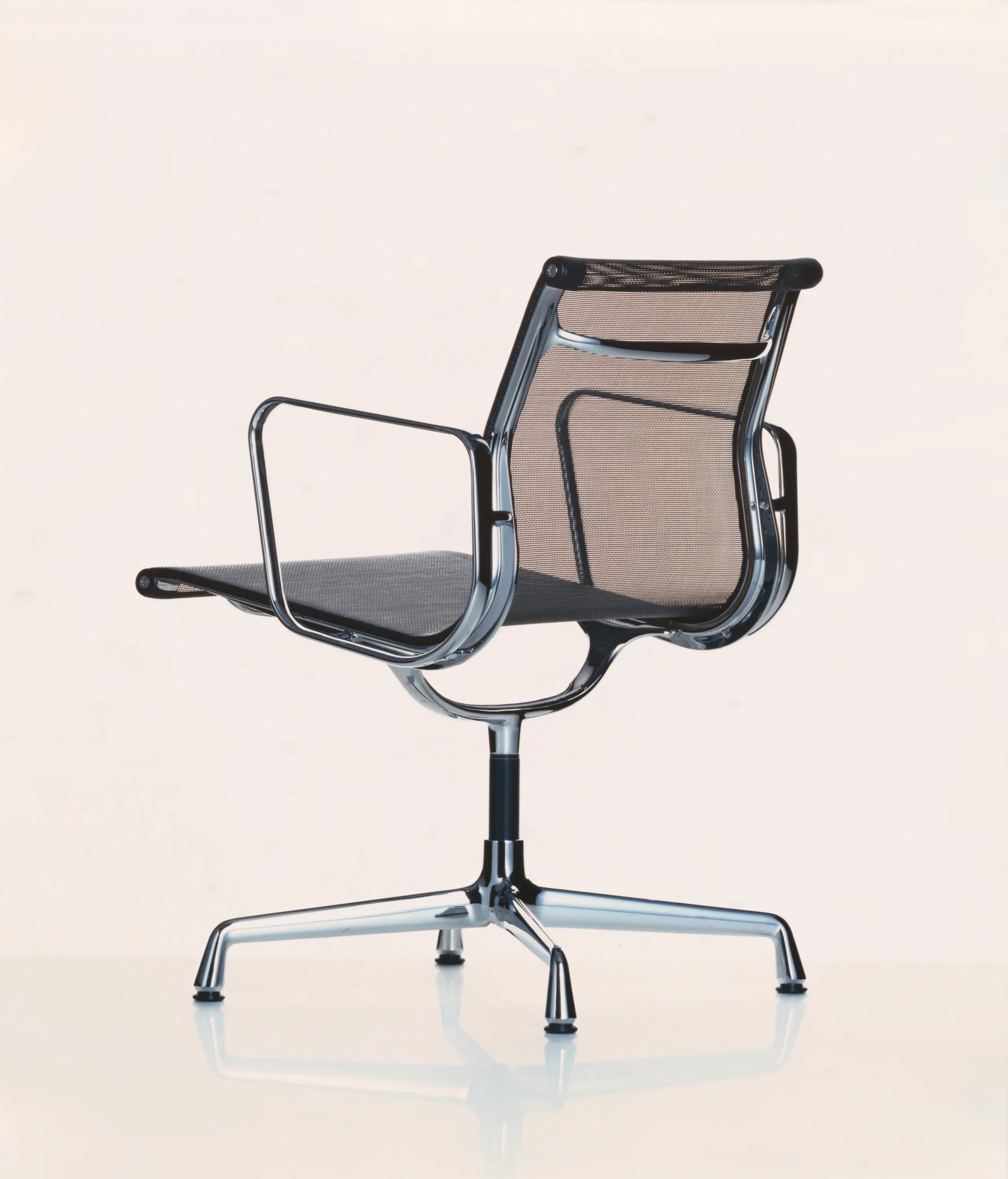 Vitra - Aluminium Chair EA 108