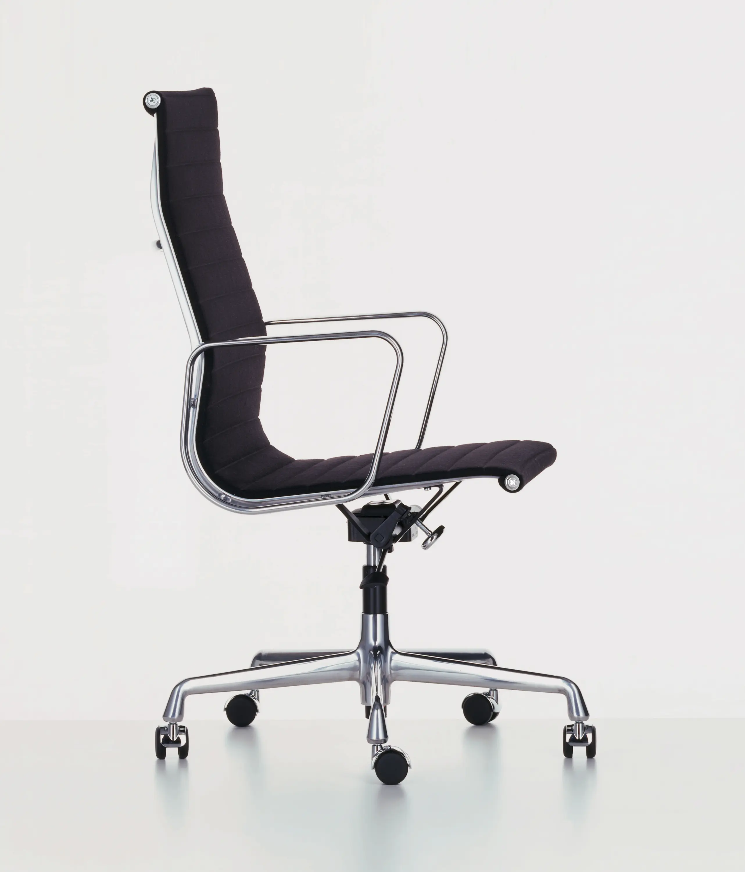Vitra - Aluminium Chair EA 119