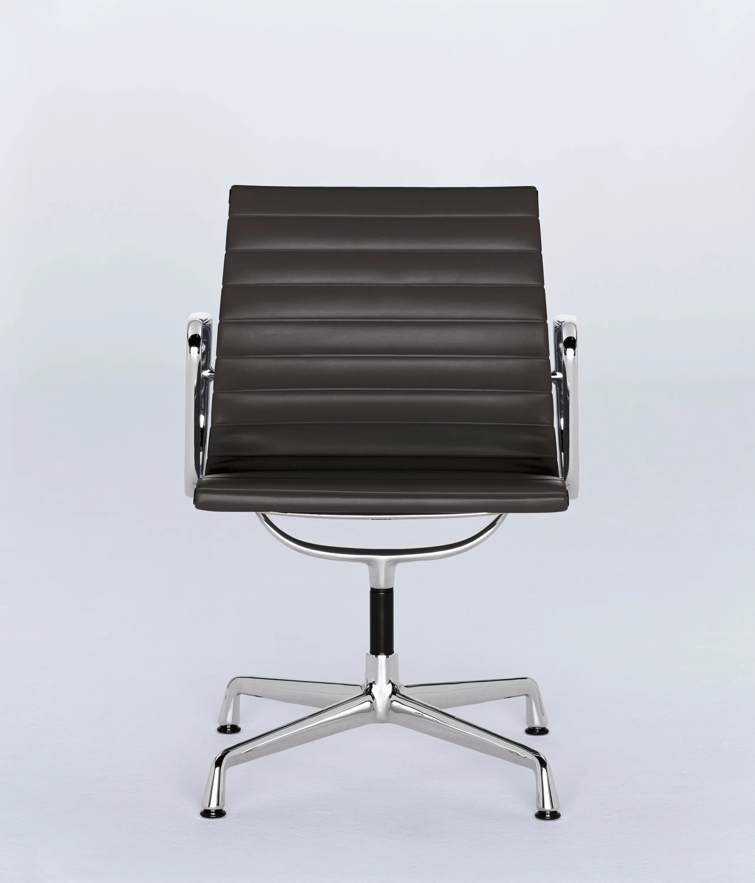 Vitra - Aluminium Chair EA 108