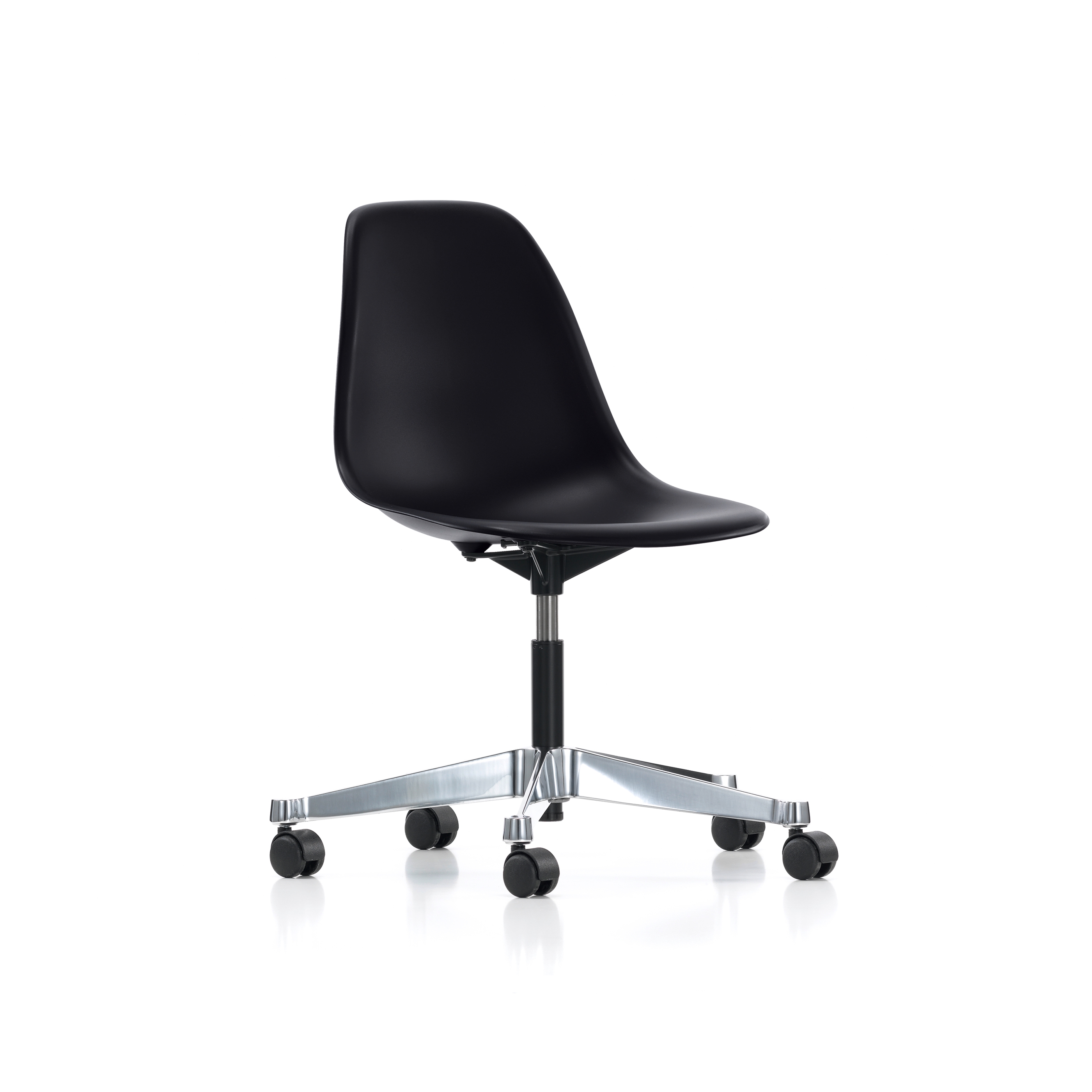 Display product Eames Plastic Side Chair PSCC from manufacturer Vitra