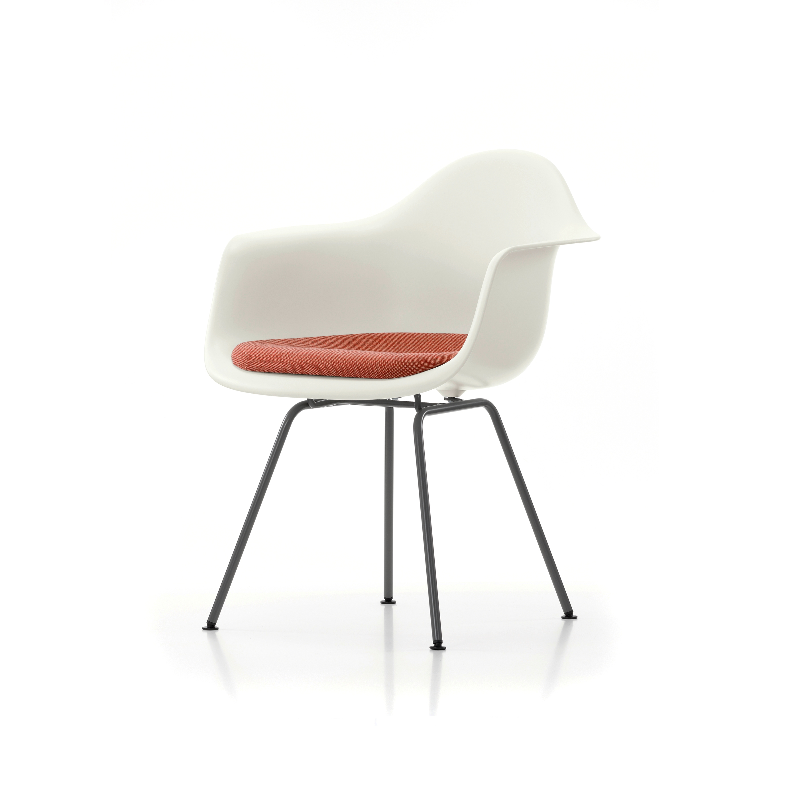 Mostra il prodotto Eames Plastic Armchair DAX del produttore Vitra