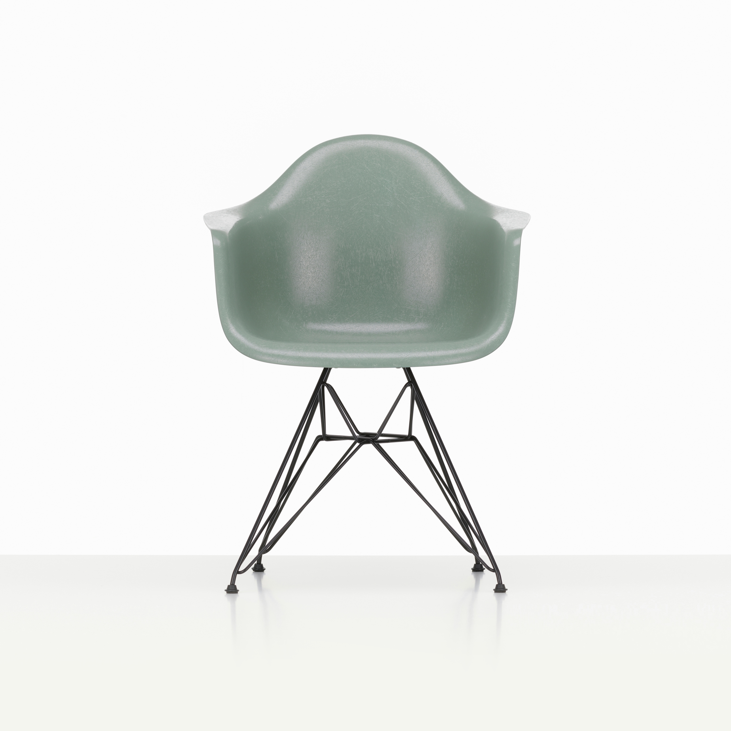 Display product Eames Fiberglass Armchair DAR from manufacturer Vitra