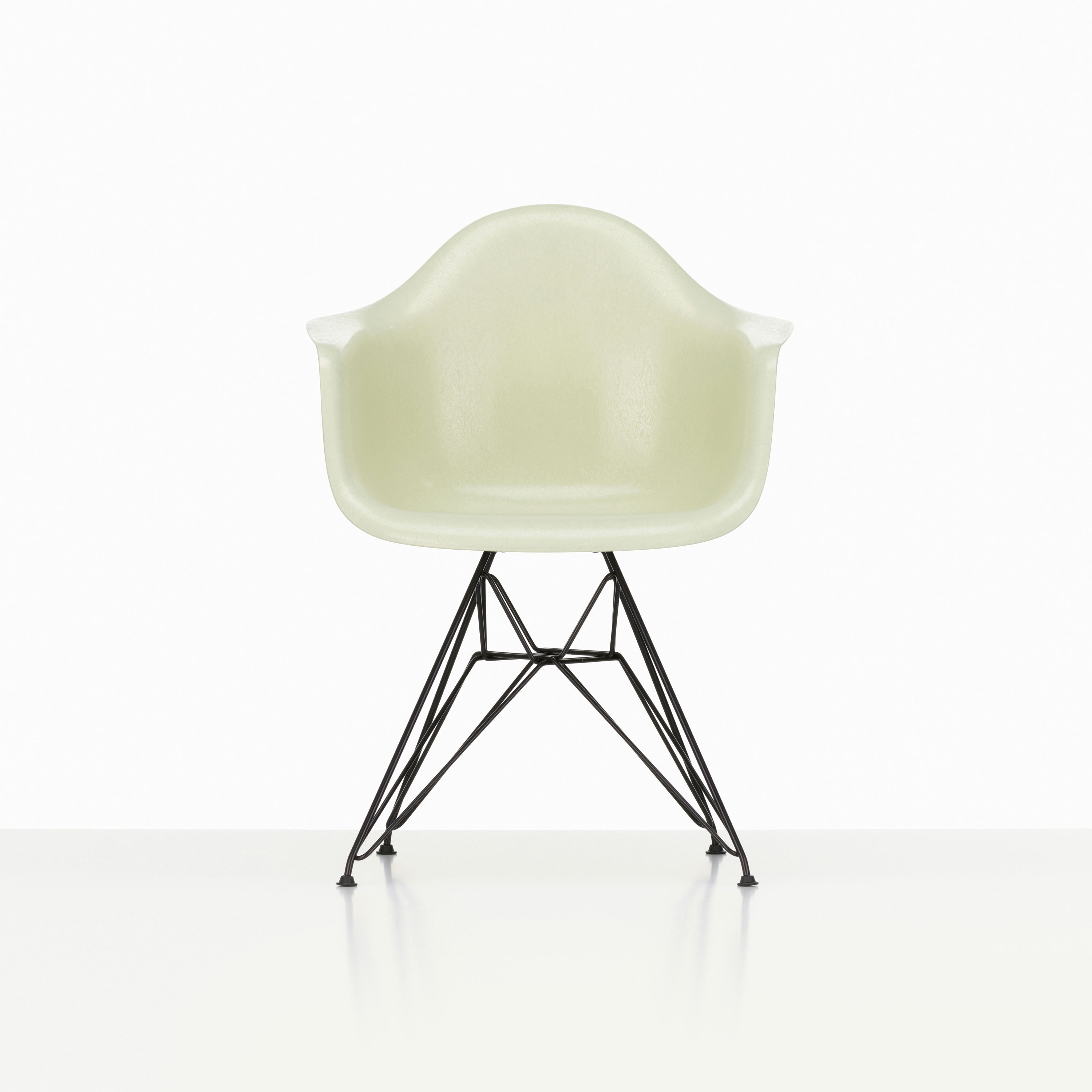 Eames Fiberglass Armchair DAR