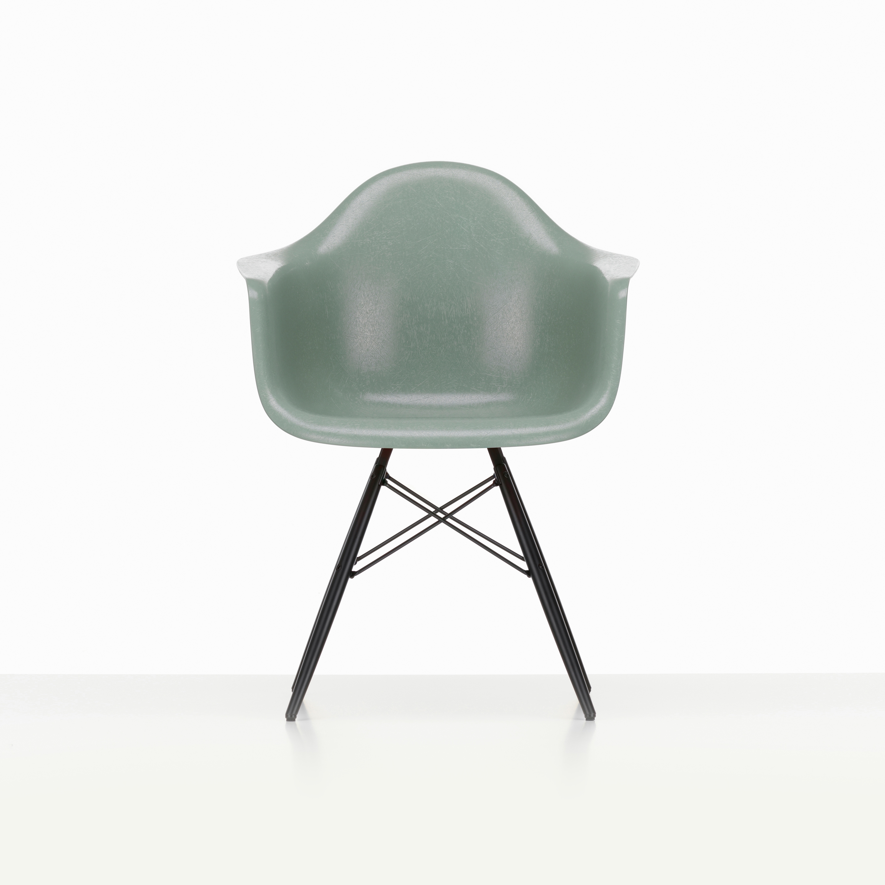 Display product Eames Fiberglass Armchair DAW from manufacturer Vitra