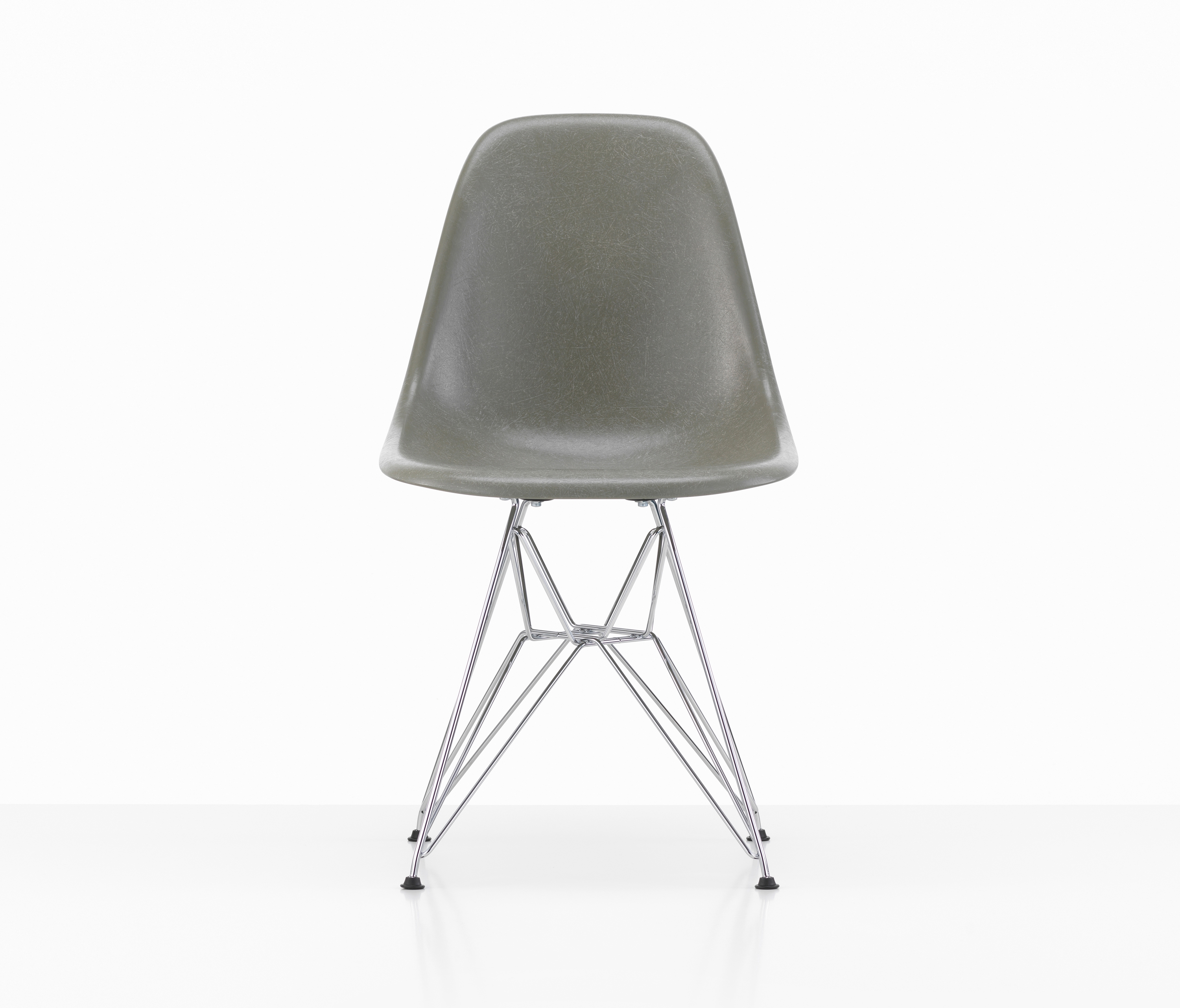 Afficher le produit Eames Fiberglass Side Chair DSR du fabricant Vitra