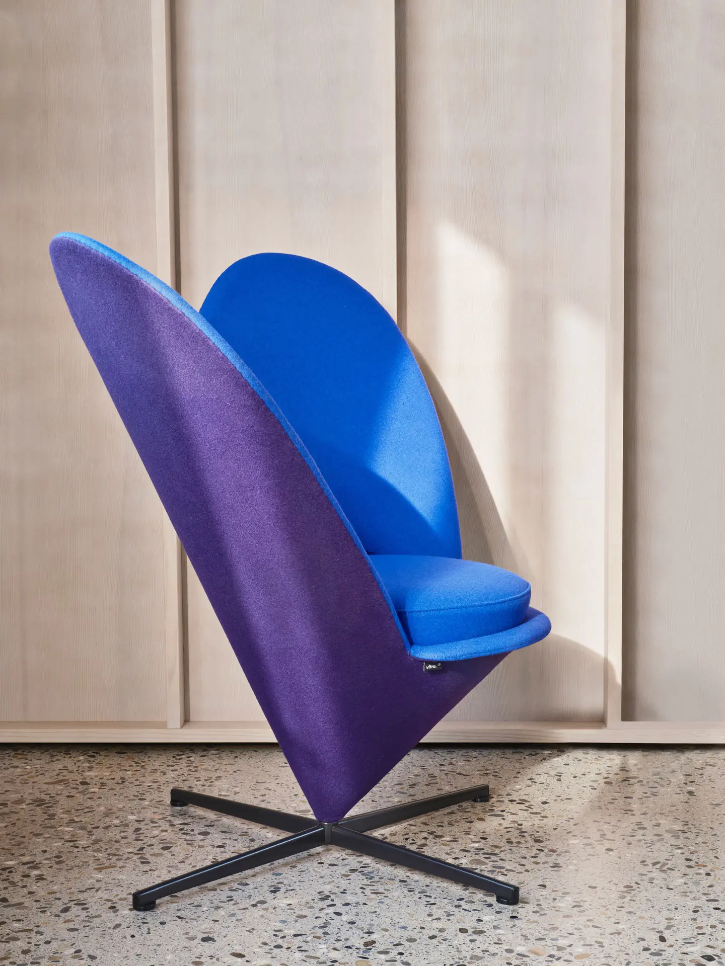 HEART CONE CHAIR, ANNIVERSARY EDITION - Armchairs from Vitra