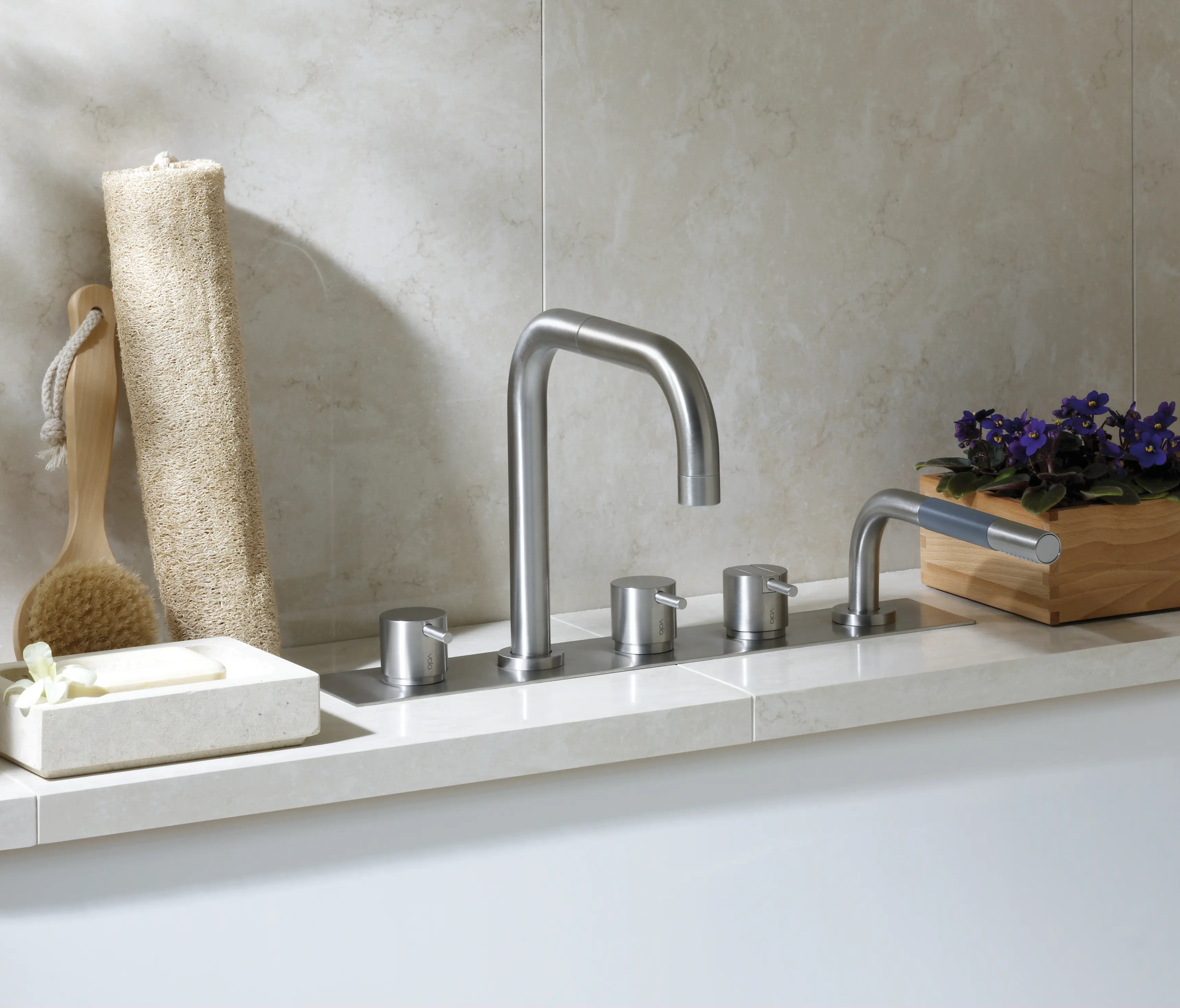 VOLA - BK7 - One-handle mixer with swivel spout for bath filling