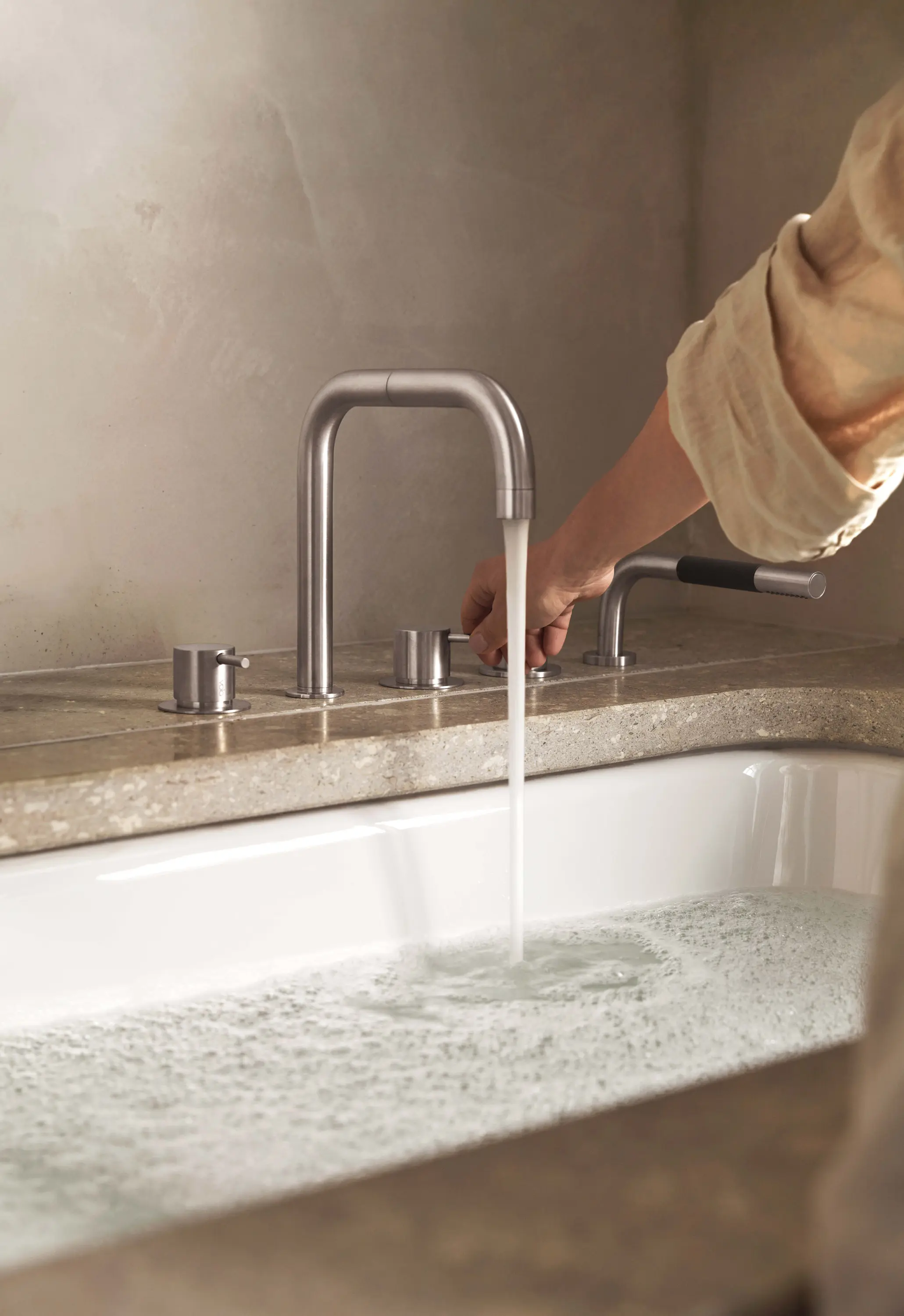 VOLA - BK7 - One-handle mixer with swivel spout for bath filling