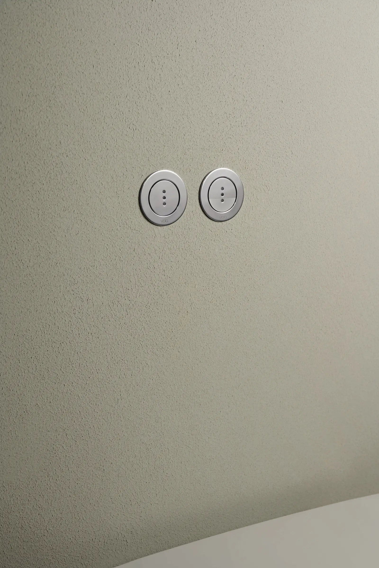 RS83E - ELECTRONIC DUAL FLOW CISTERN FLUSH - Flushes from VOLA | Architonic