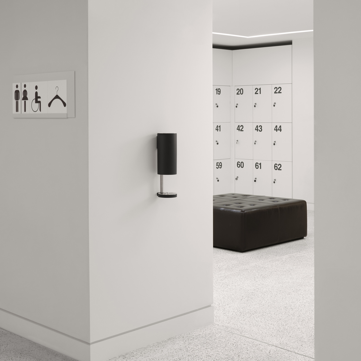 Mostra il prodotto RS11/1 - Wall-mounted hand sanitiser del produttore VOLA
