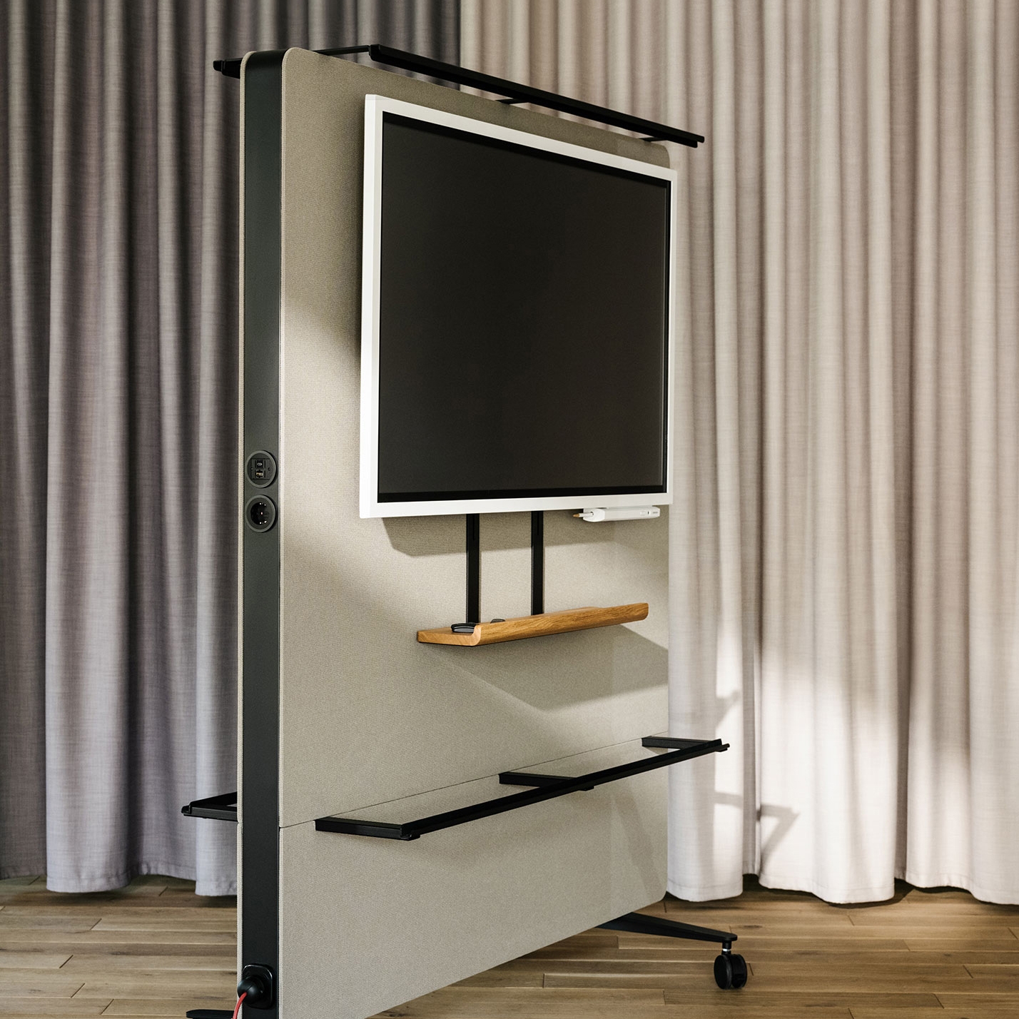 Display product Media-Wall 442/00 from manufacturer Wilkhahn