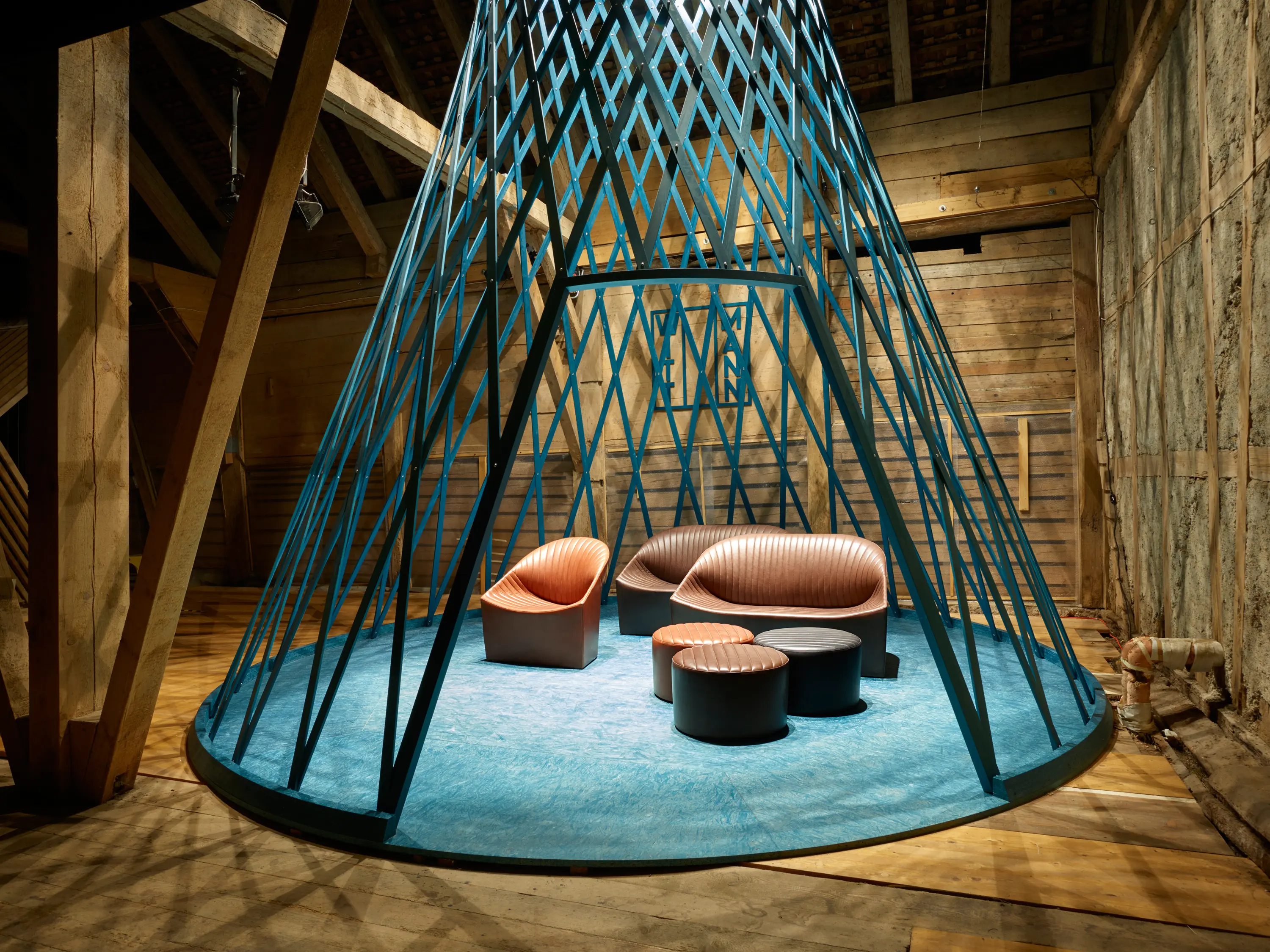 Wittmann - Oyster Stool