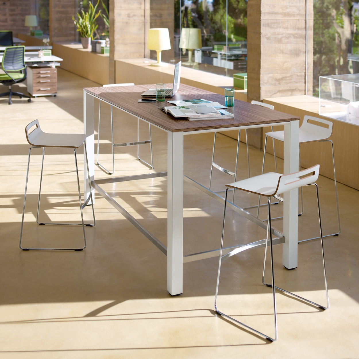 Display product temptation high desk from manufacturer Sedus Stoll