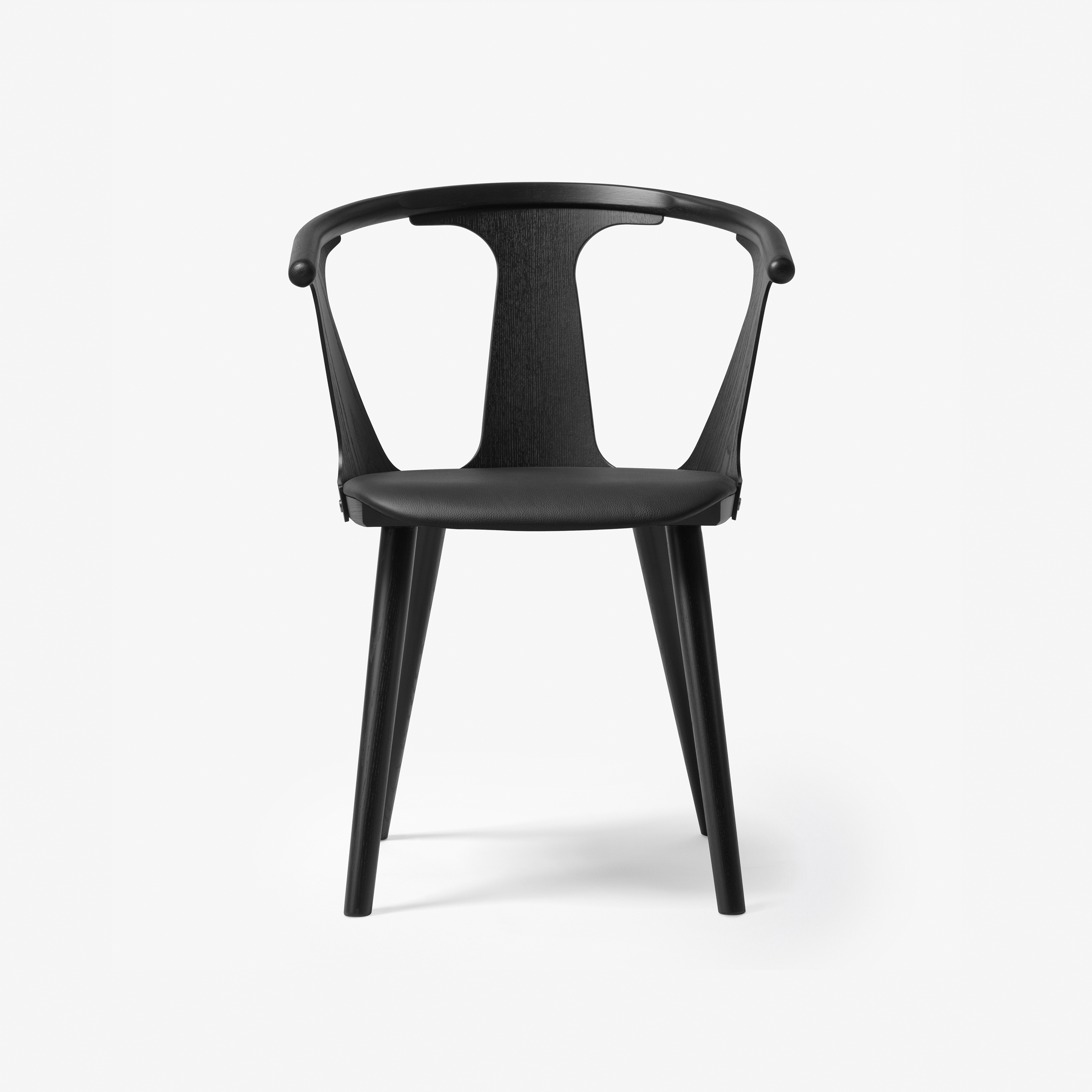 In Between SK2 Black Lacquered Oak w. Noble Aniline Black Leather