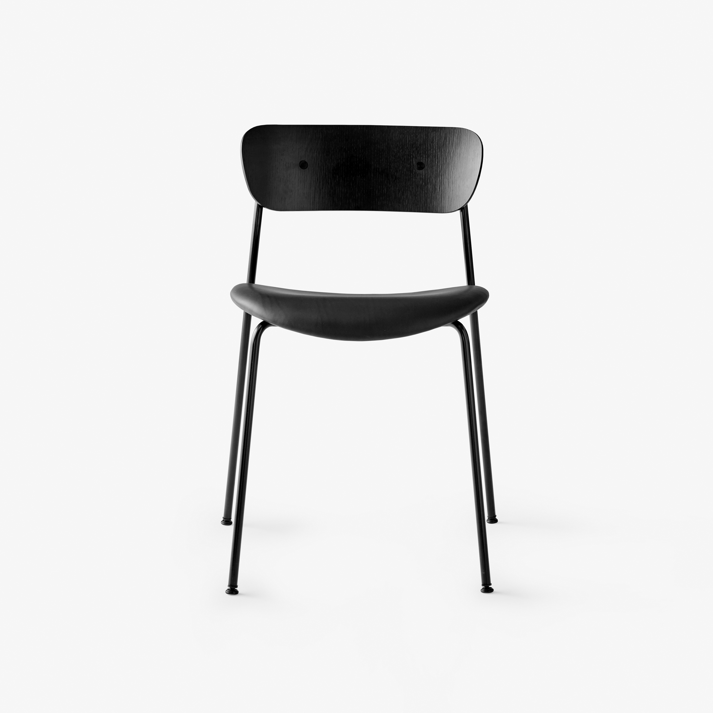 Mostra il prodotto Pavilion AV3 Noble Aniline Black Leather w. Black Lacquered Oak & Black base del produttore &TRADITION