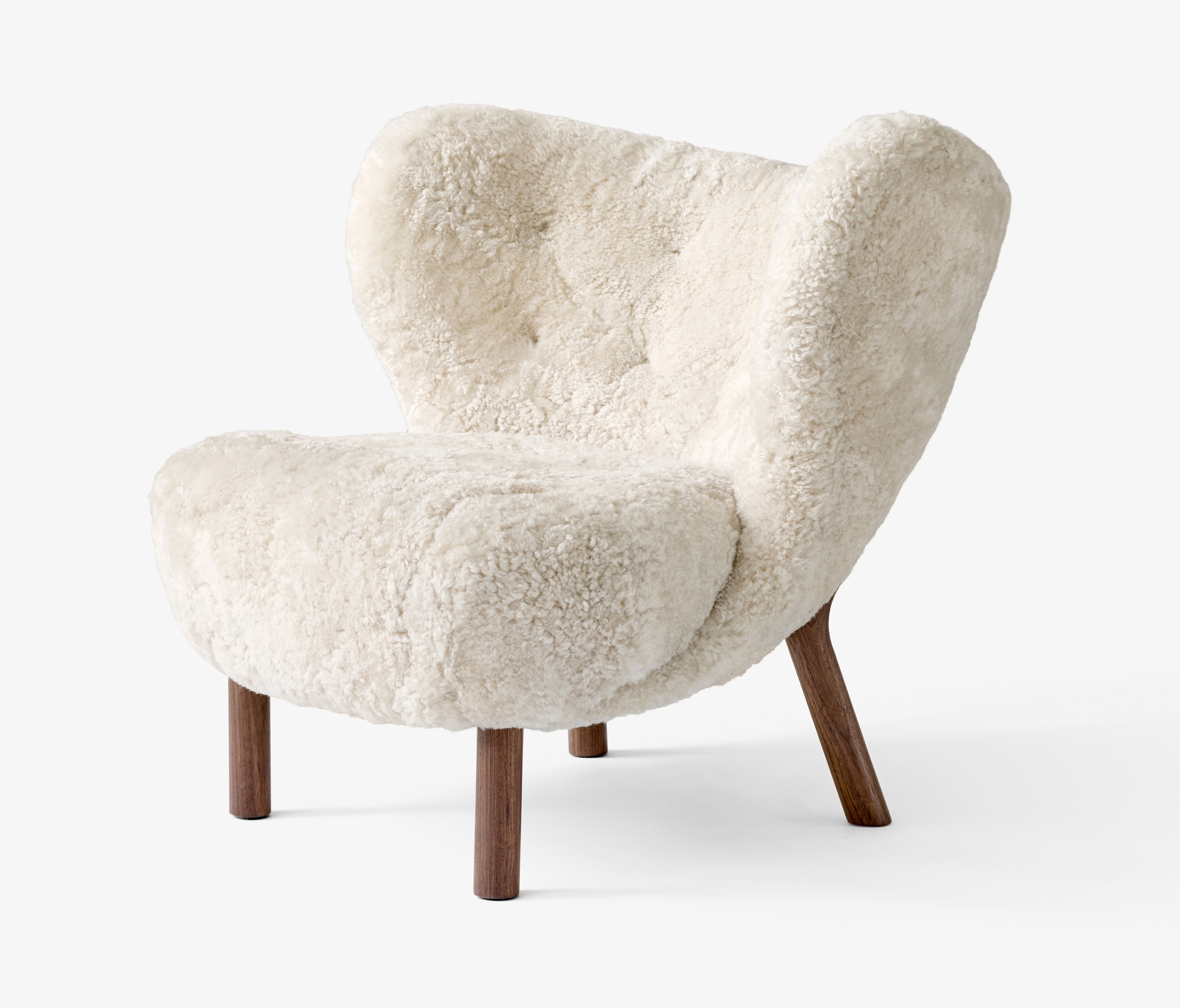 Mostra il prodotto Little Petra VB1 Sheepskin Moonlight w. Oiled Walnut del produttore &TRADITION