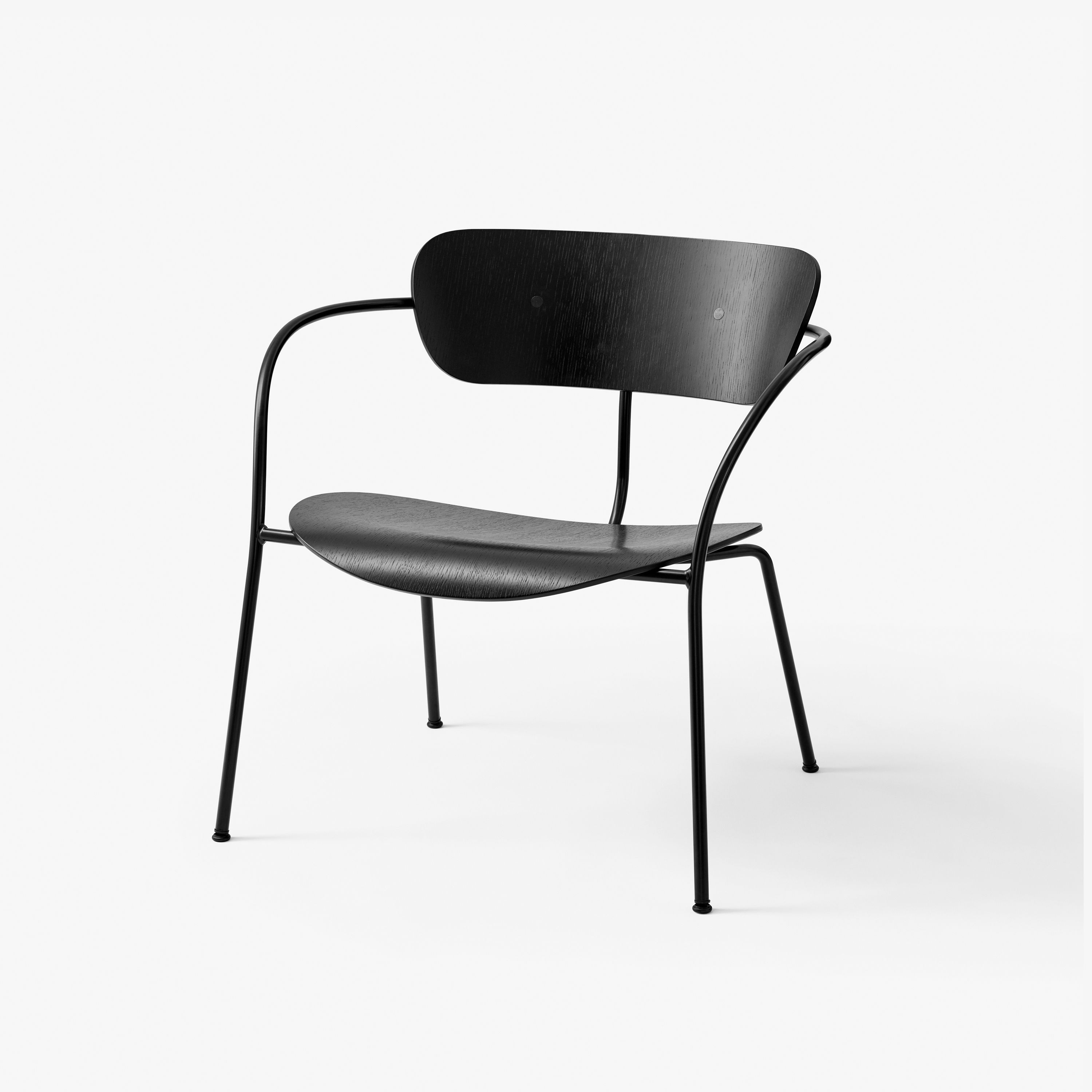 Afficher le produit Pavilion AV5 Black Lacquered Oak w. Black base du fabricant &TRADITION