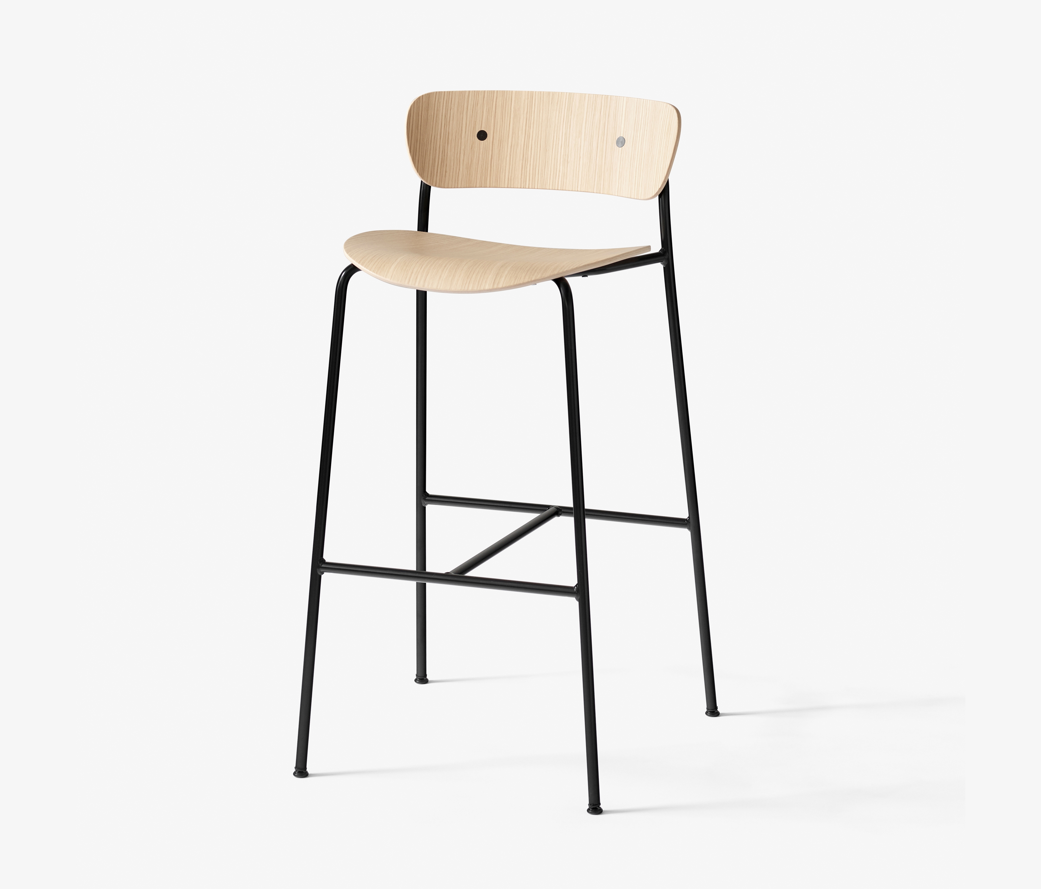 Display product Pavilion AV9 Lacquered Oak w. Black base from manufacturer &TRADITION