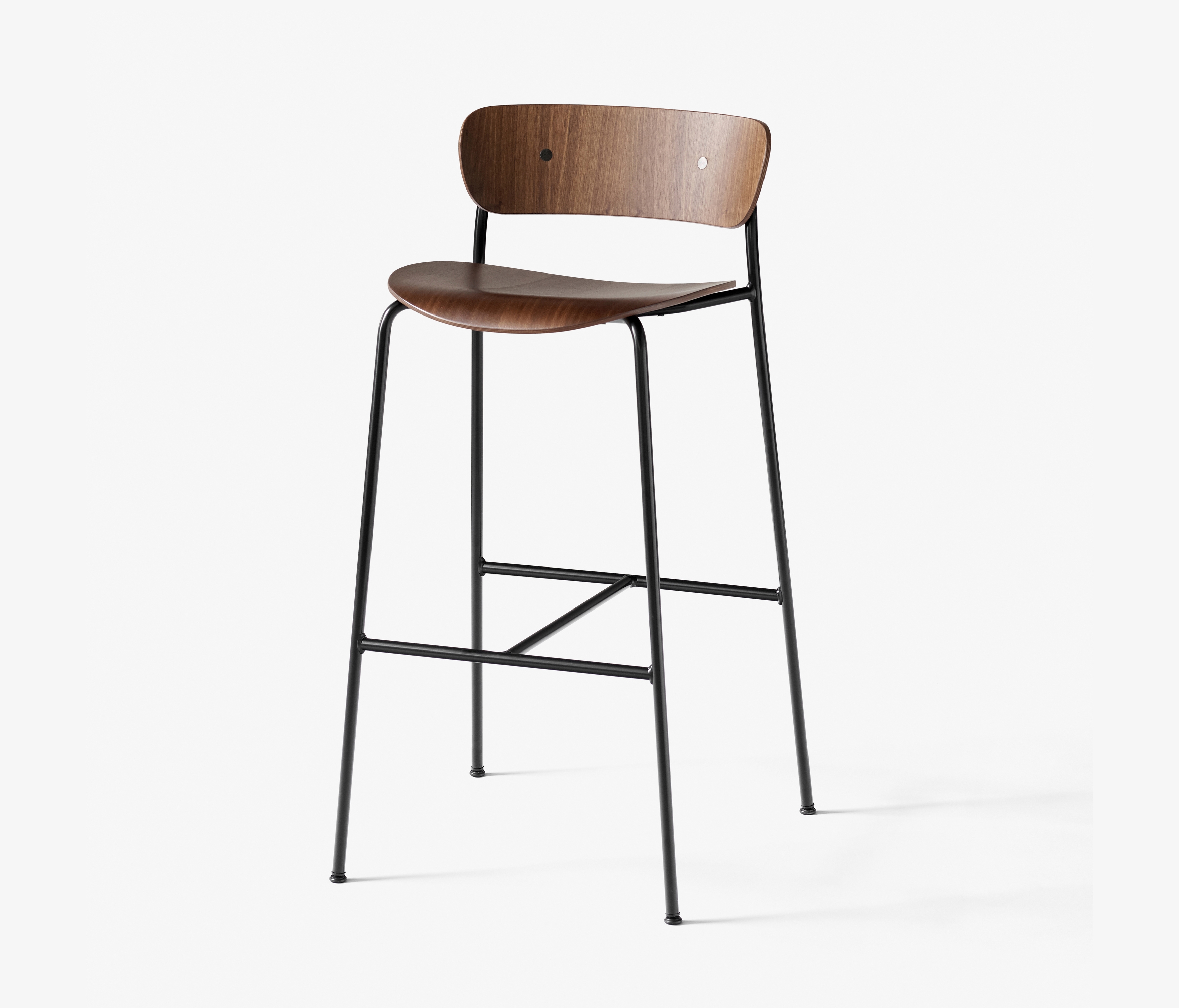 Vertoon produk Pavilion AV9 Lacquered Walnut w. Black base van vervaardiger &TRADITION