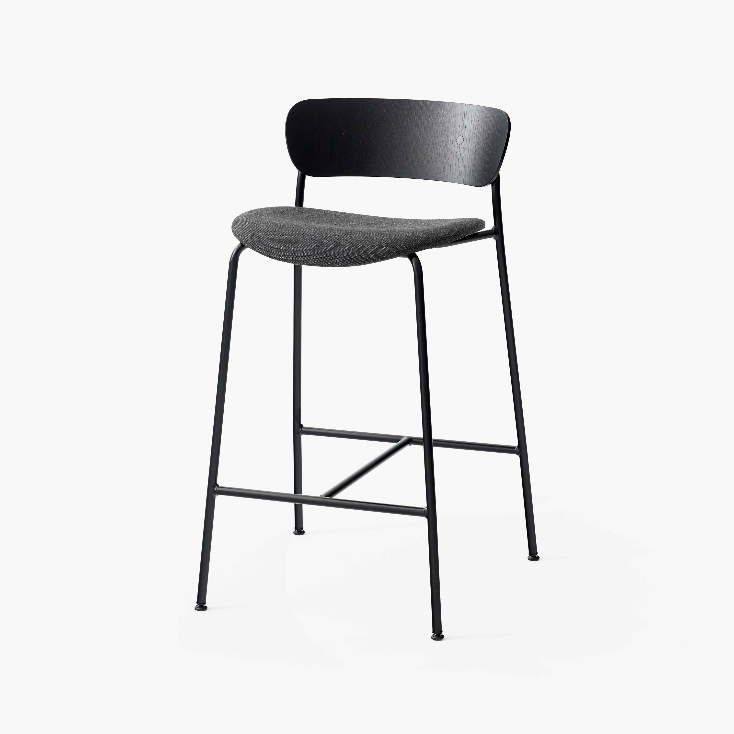 Display product Pavilion AV8 Canvas 174 w. Black Lacquered Oak & Black base from manufacturer &TRADITION