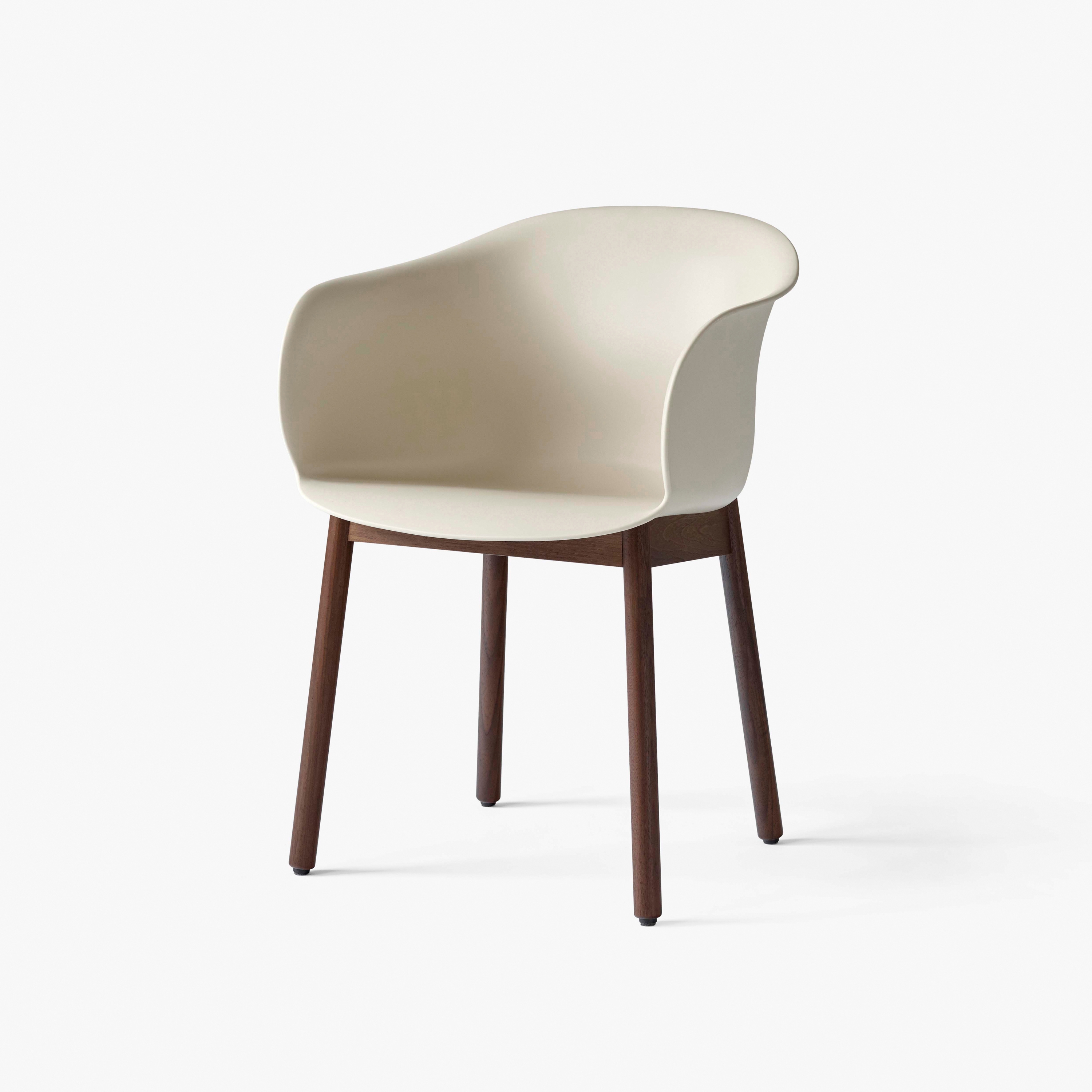 Elefy JH30 Soft Beige w. Lacquered Walnut