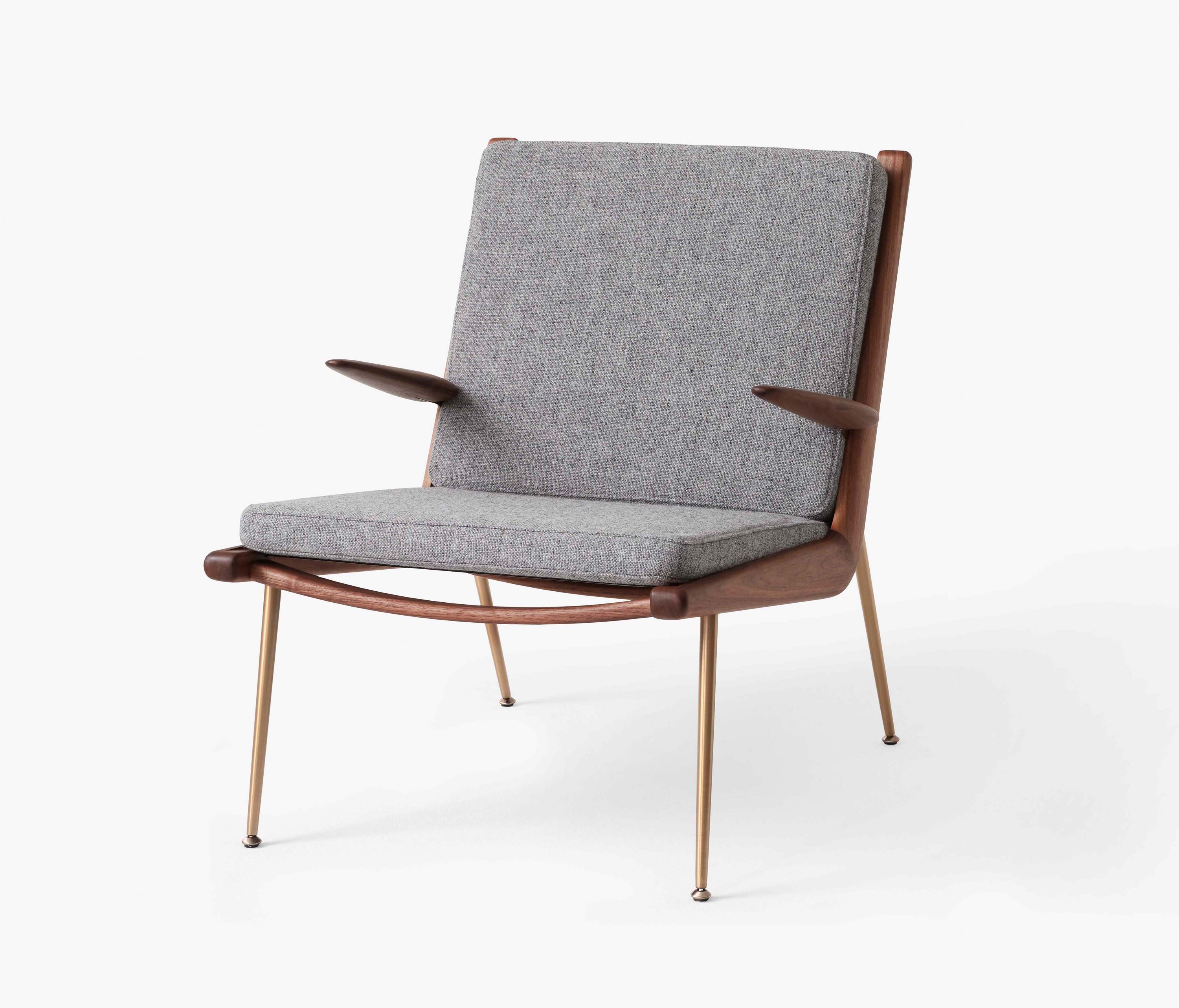 Display product Boomerang HM2 Hallingdal 130 w. Oiled Walnut & Brass base from manufacturer &TRADITION