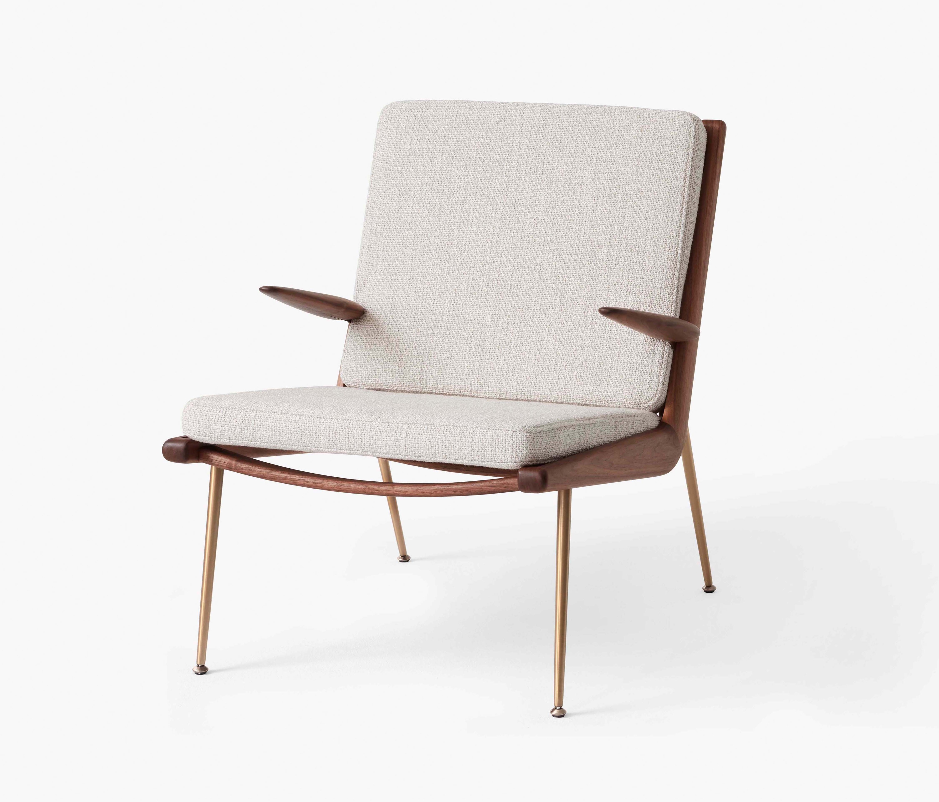 Mostrar el producto Boomerang HM2 Loop Cream w. Oiled Walnut & Brass base del fabricante &TRADITION