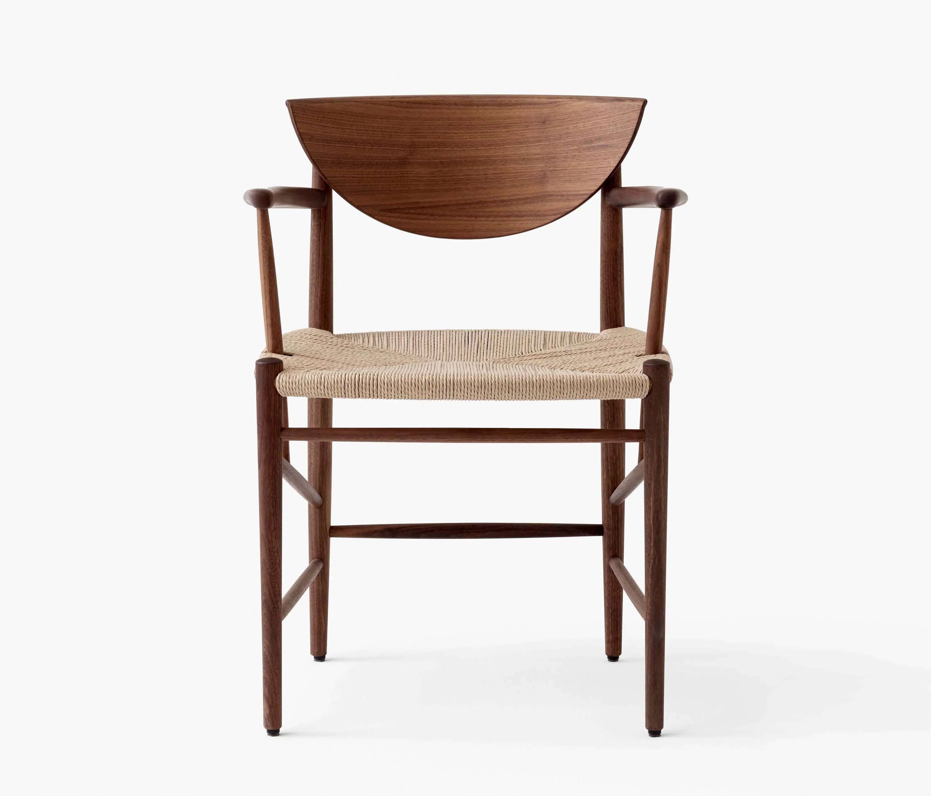 &TRADITION - Drawn HM4 Oiled Walnut