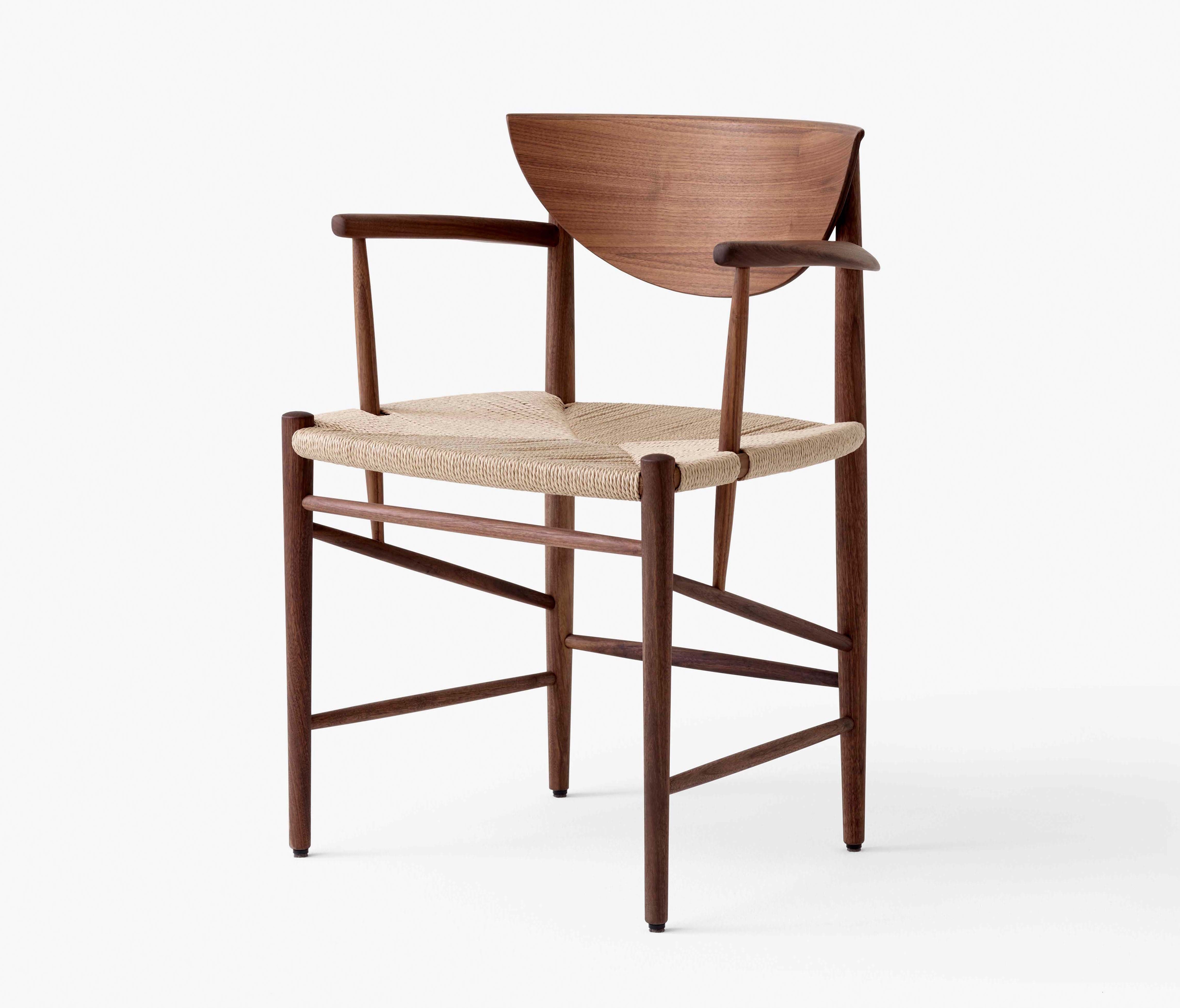 Display product Drawn HM4 Oiled Walnut from manufacturer &TRADITION