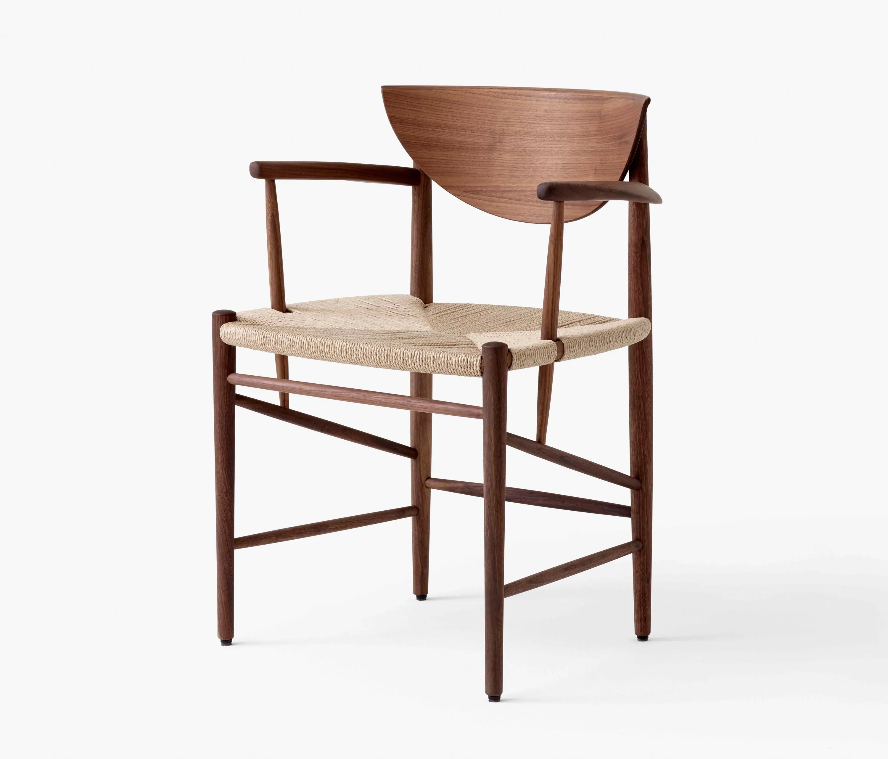 &TRADITION - Drawn HM4 Oiled Walnut