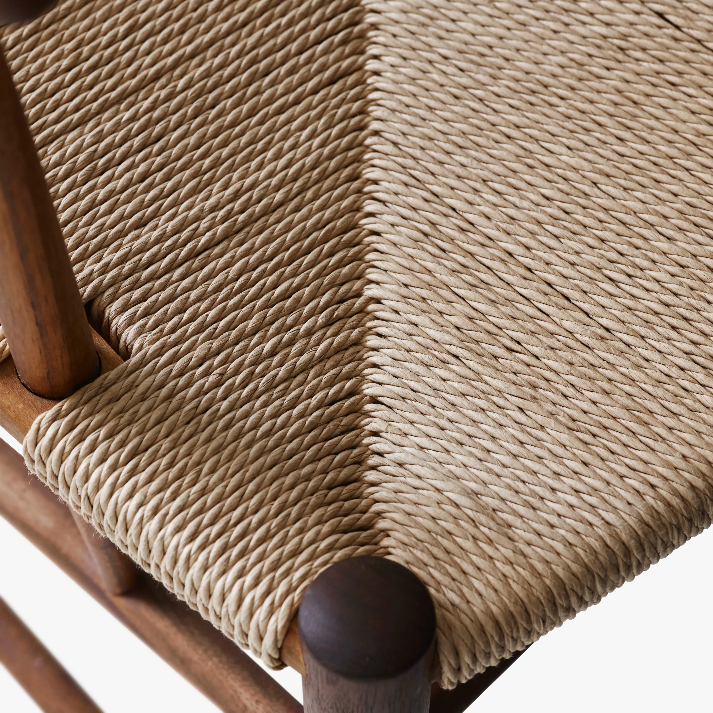 &TRADITION - Drawn HM4 Oiled Walnut